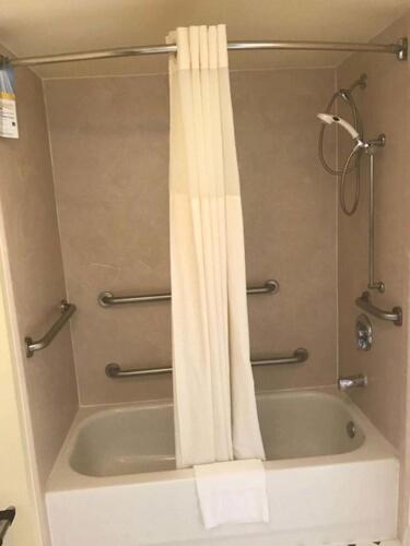King Room - Accessible/Non-Smoking - Photo 3