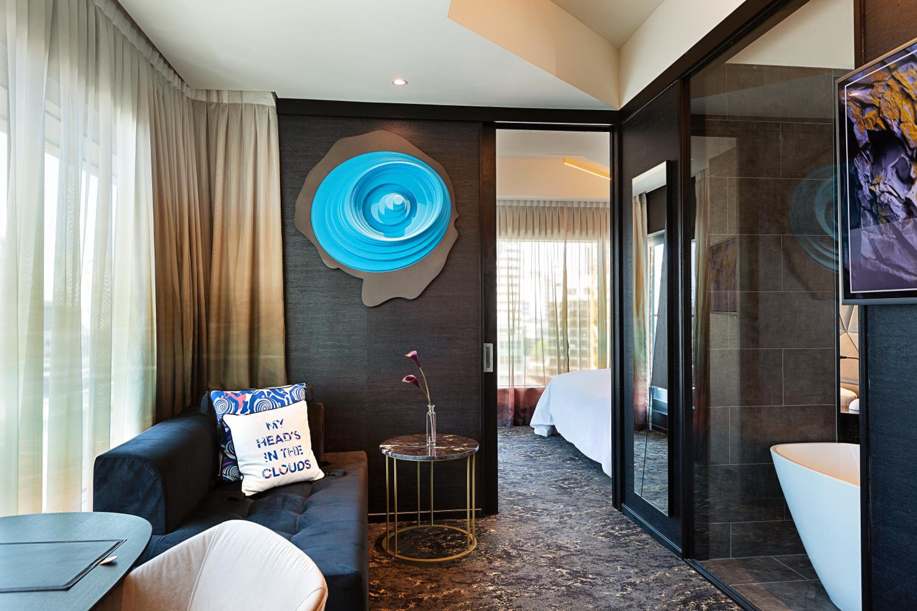 Signature Suite with One King Bed (Non Smoking)