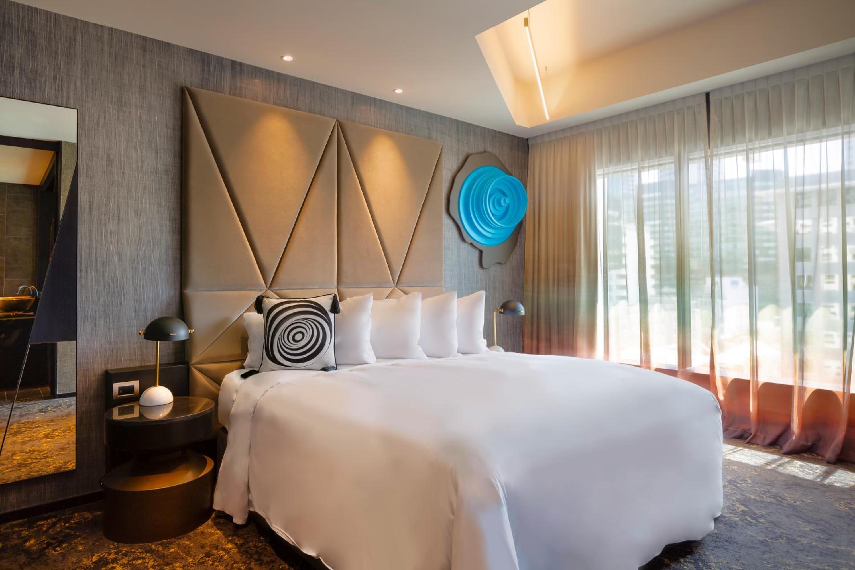 Signature Suite with One King Bed (Non Smoking)