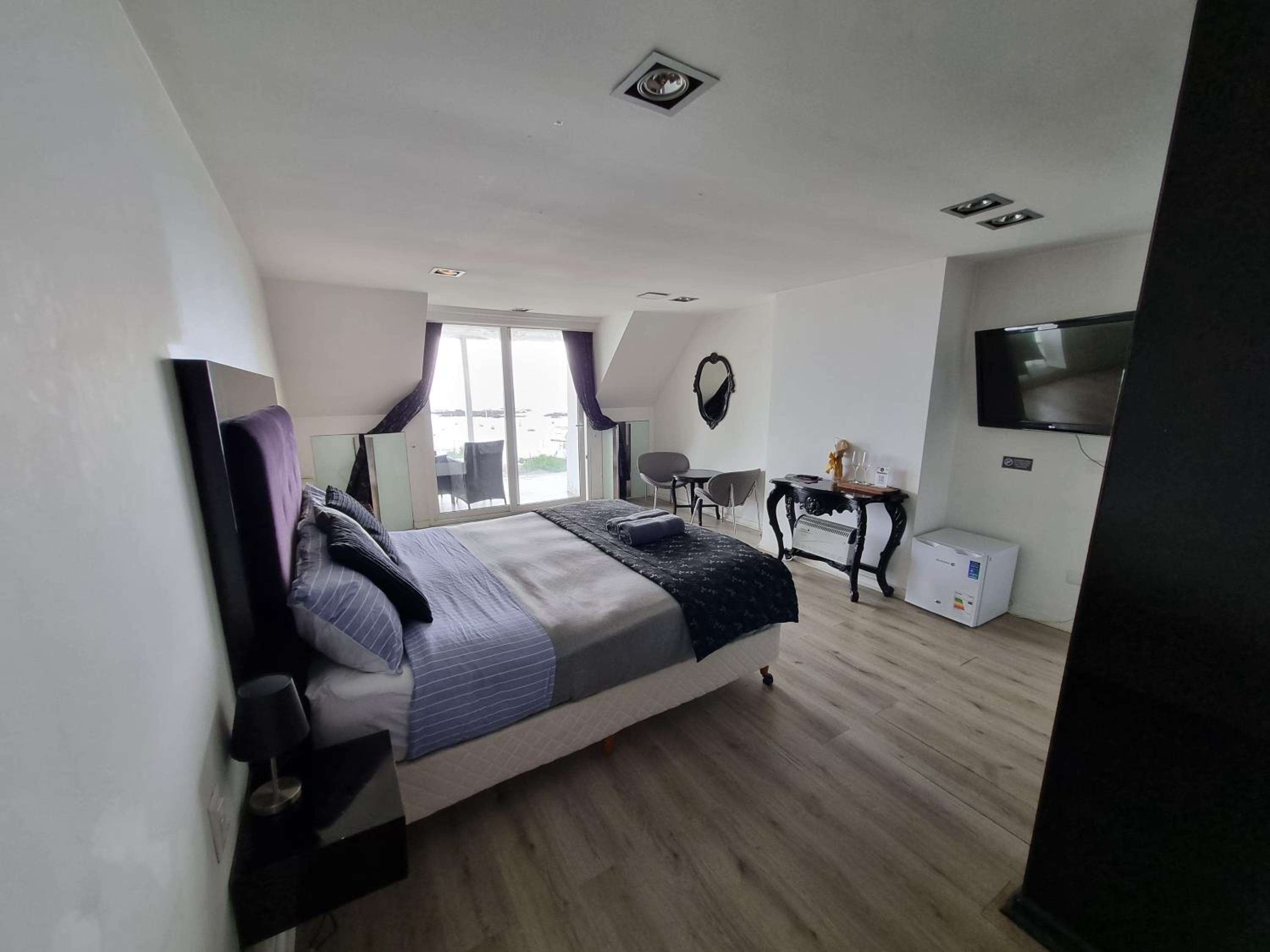 Deluxe Suite with Spa Bath photo 1