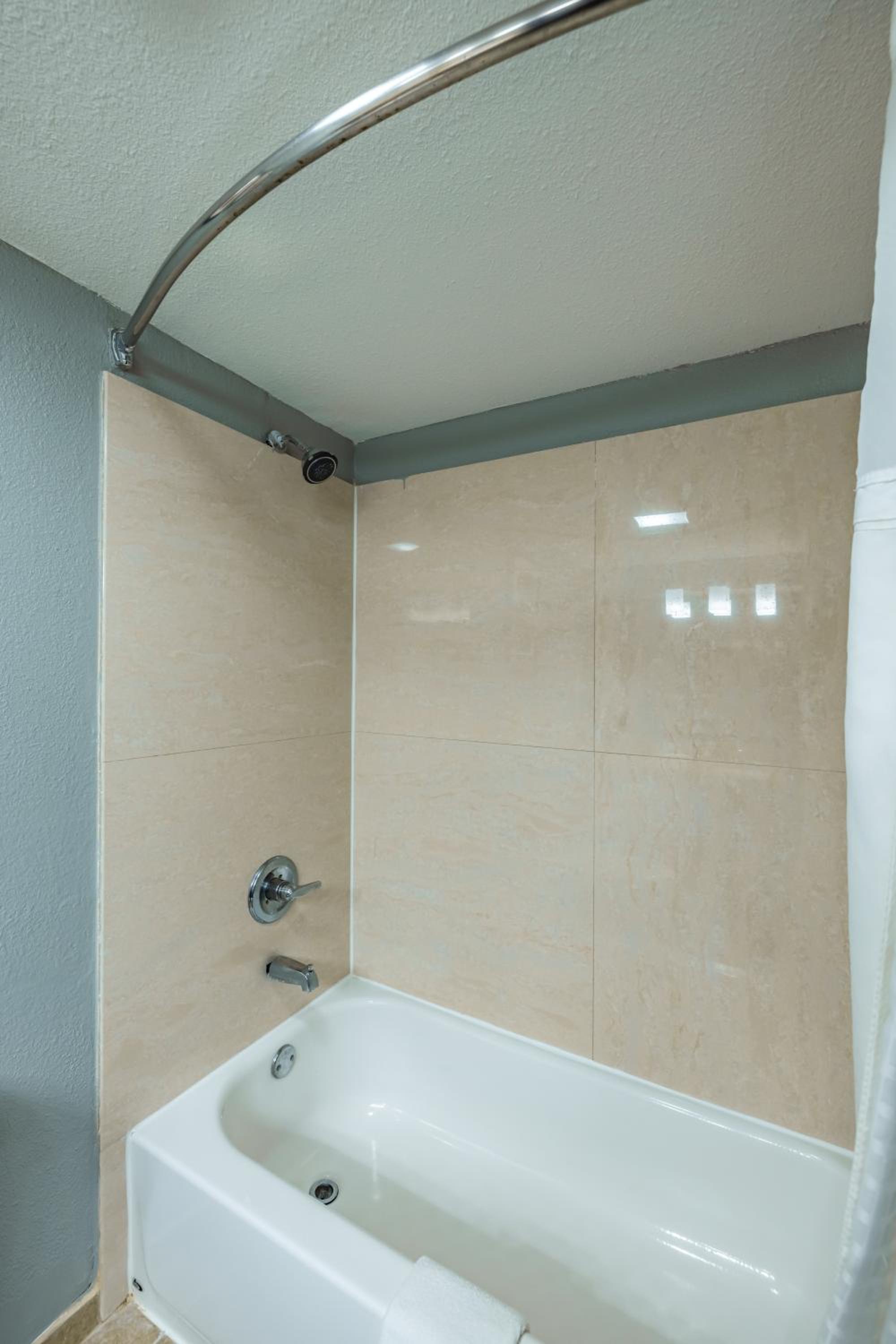 Standard King Room - Non-Smoking  - Photo 6