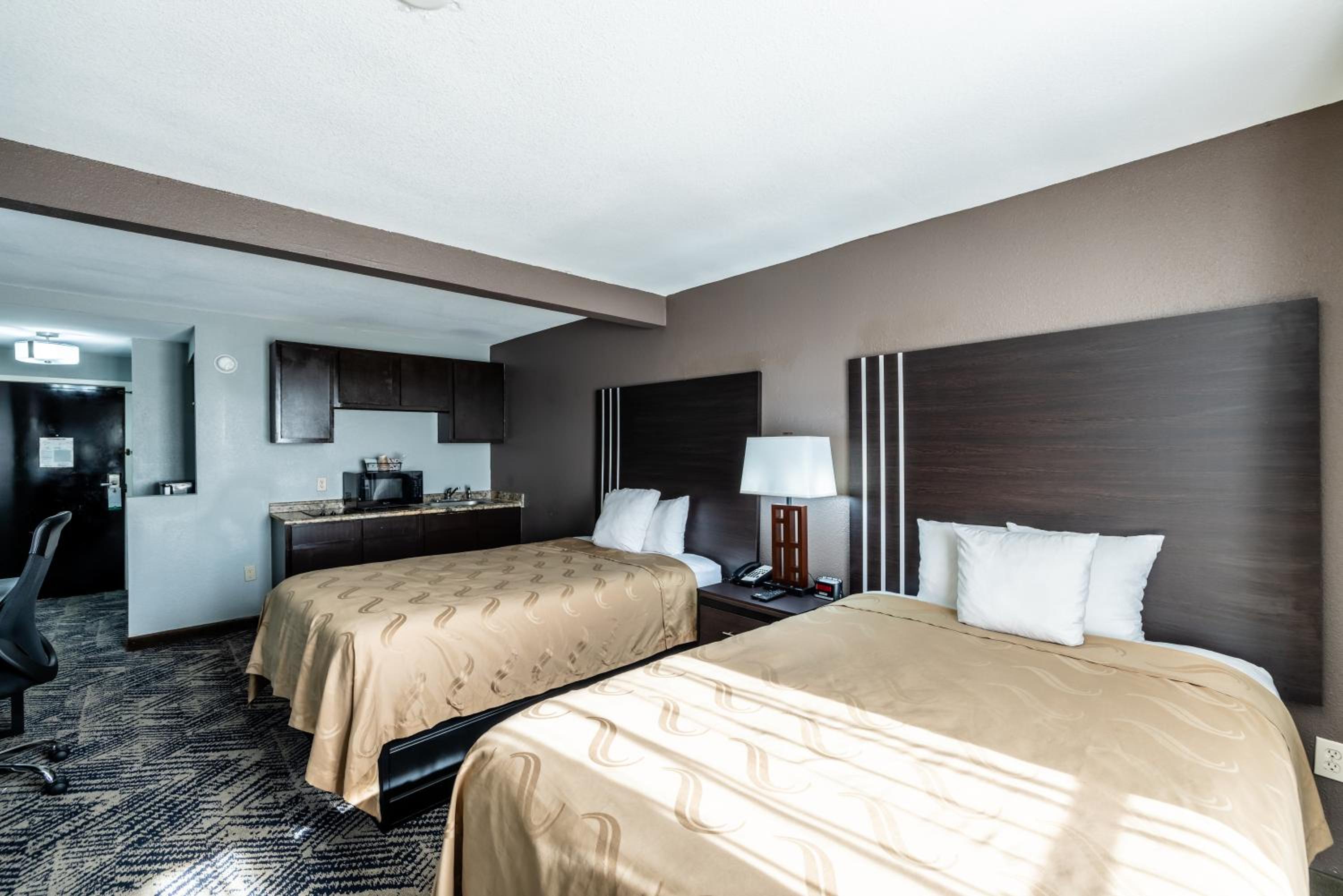 Efficiency Suite with Two Double Beds - Non-Smoking - Photo 7