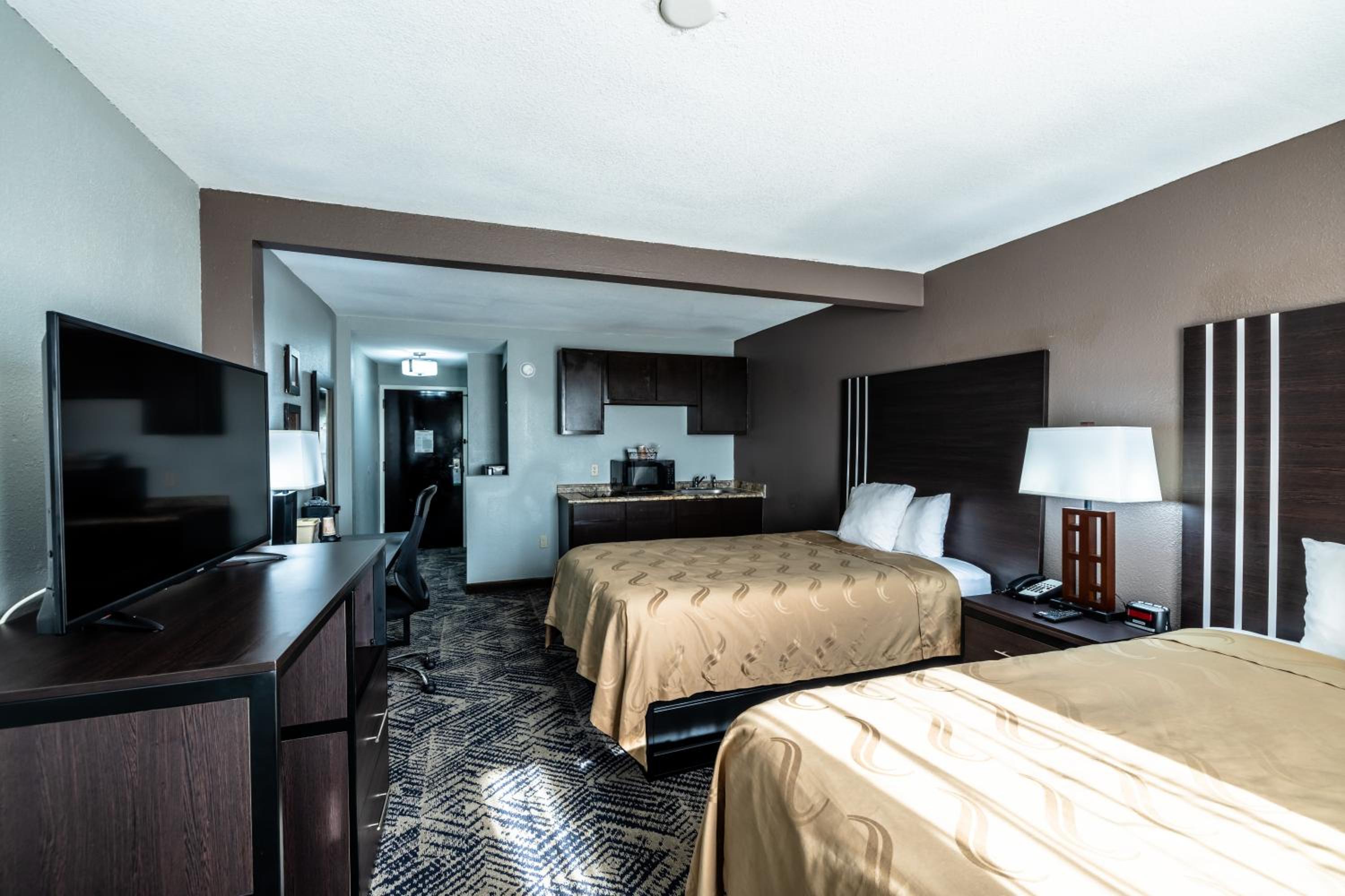 Efficiency Suite with Two Double Beds - Non-Smoking - Photo 6