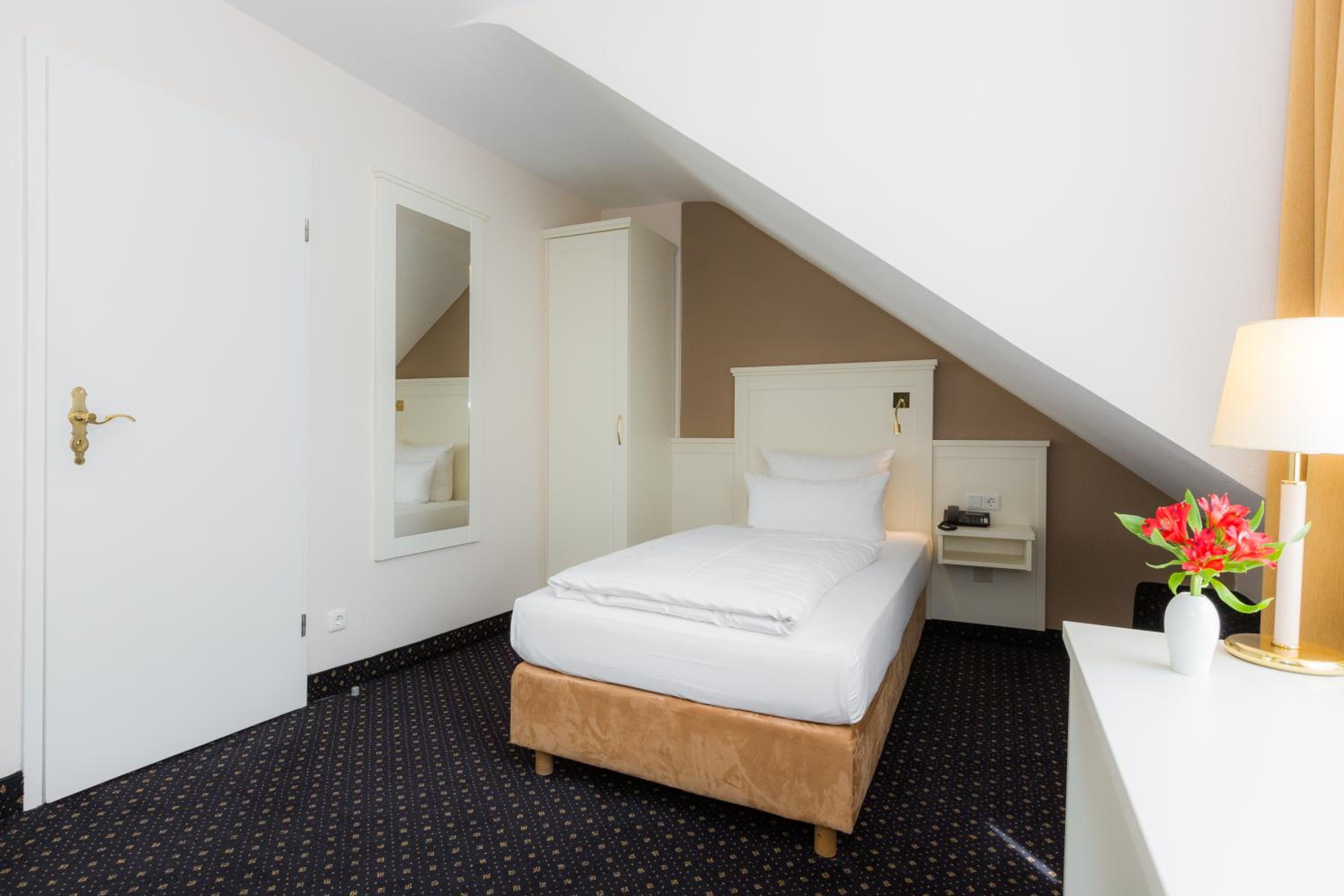 Economy Room photo 2