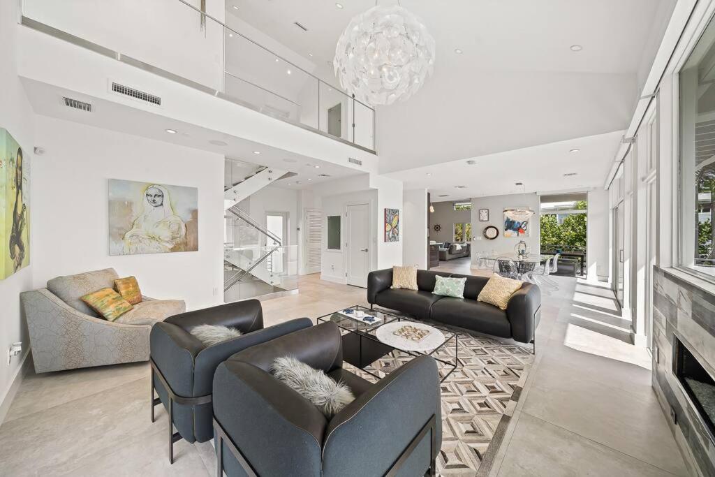 Five-Bedroom House photo 1