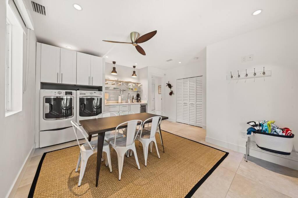 Five-Bedroom House photo 2