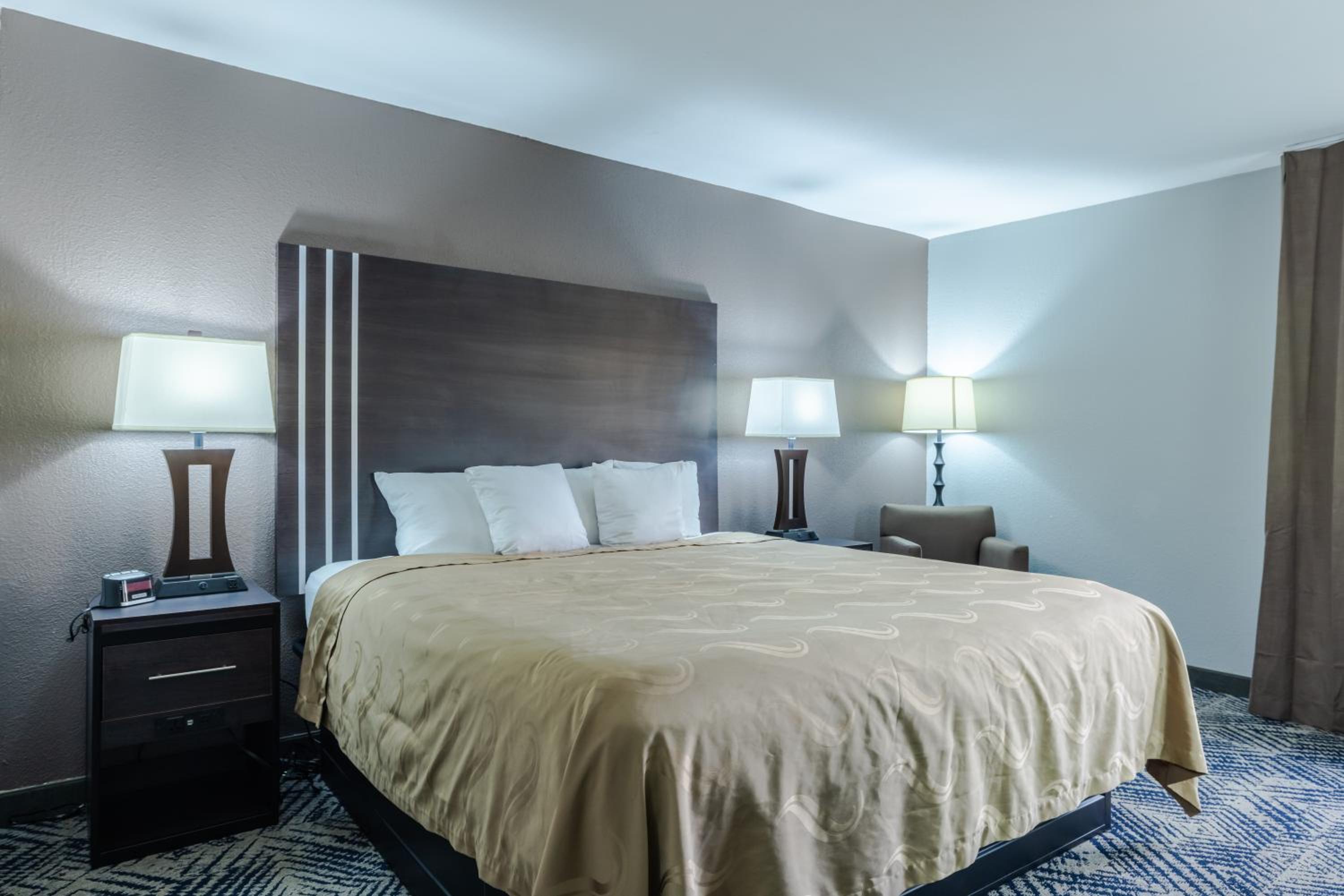 King Room - Accessible/Non-Smoking - Photo 2