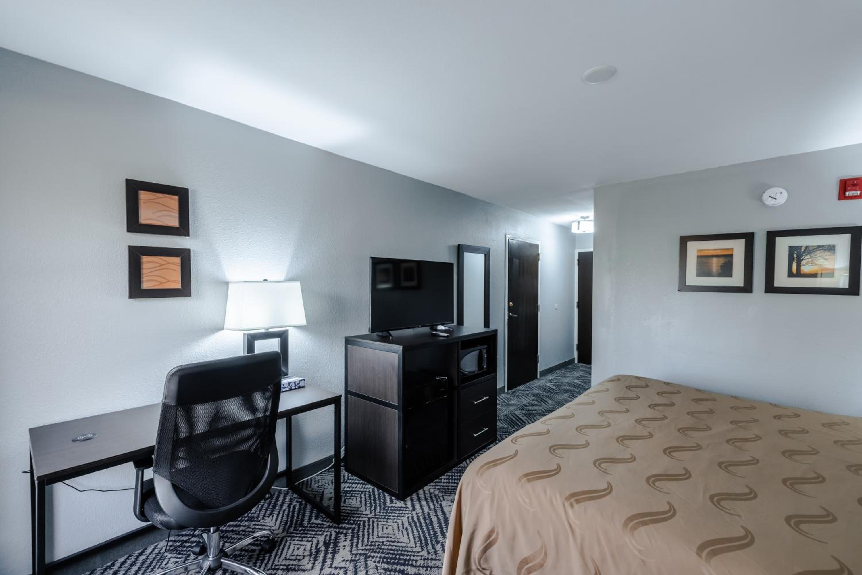 King Room - Accessible/Non-Smoking - Photo 1