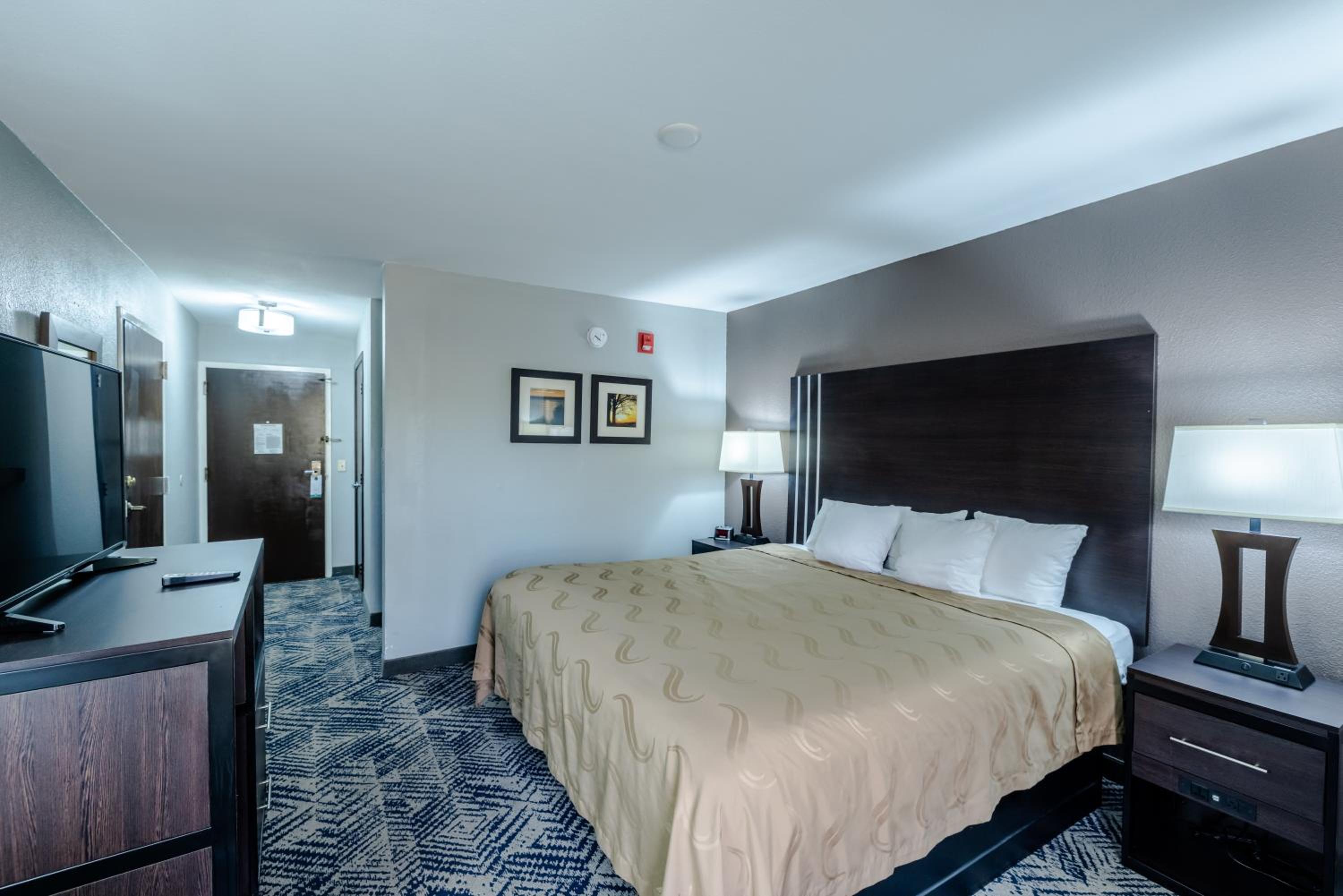 King Room - Accessible/Non-Smoking - Photo 7