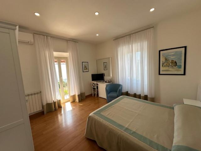 Double Room with Balcony and Sea View photo 1