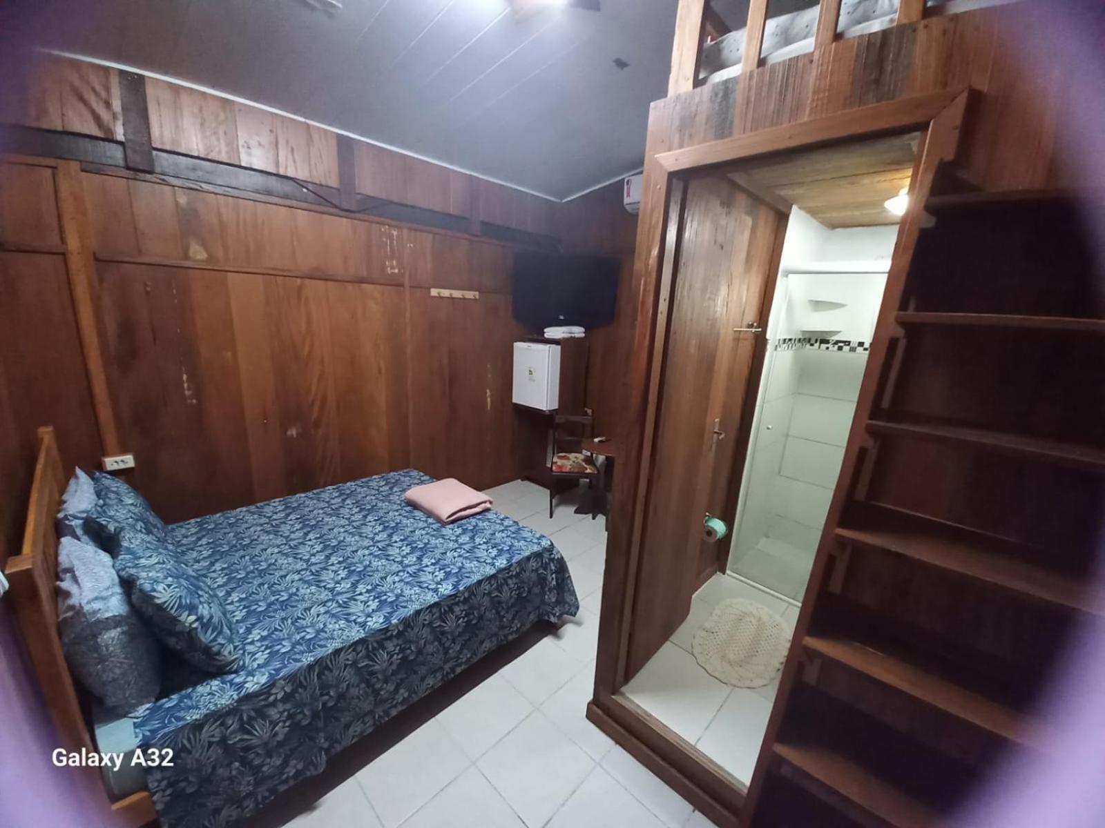 Family Room with Private Bathroom photo 3
