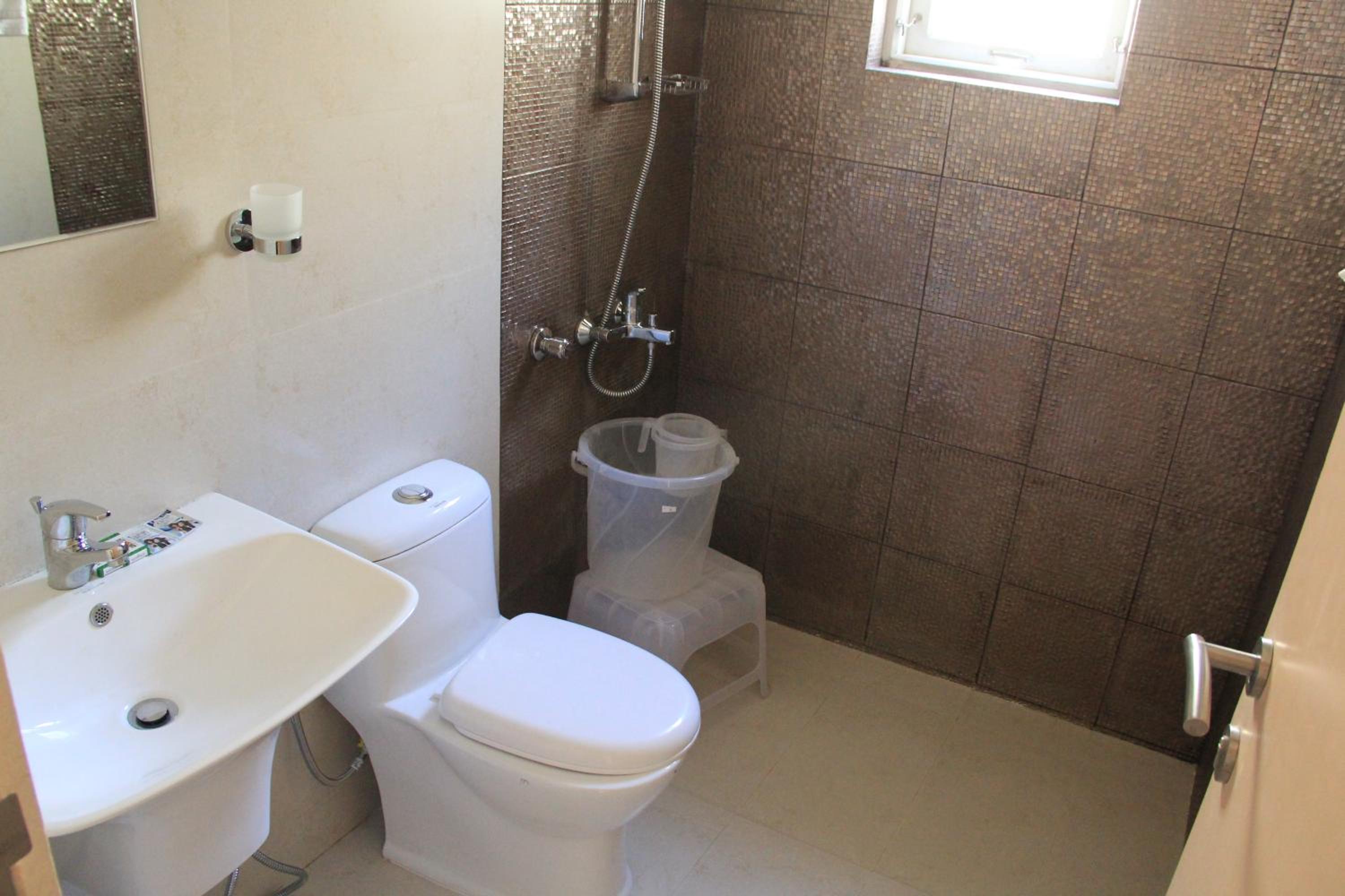 Bhoomi Residence - Spacious Three Bedroom Apartment photo 2