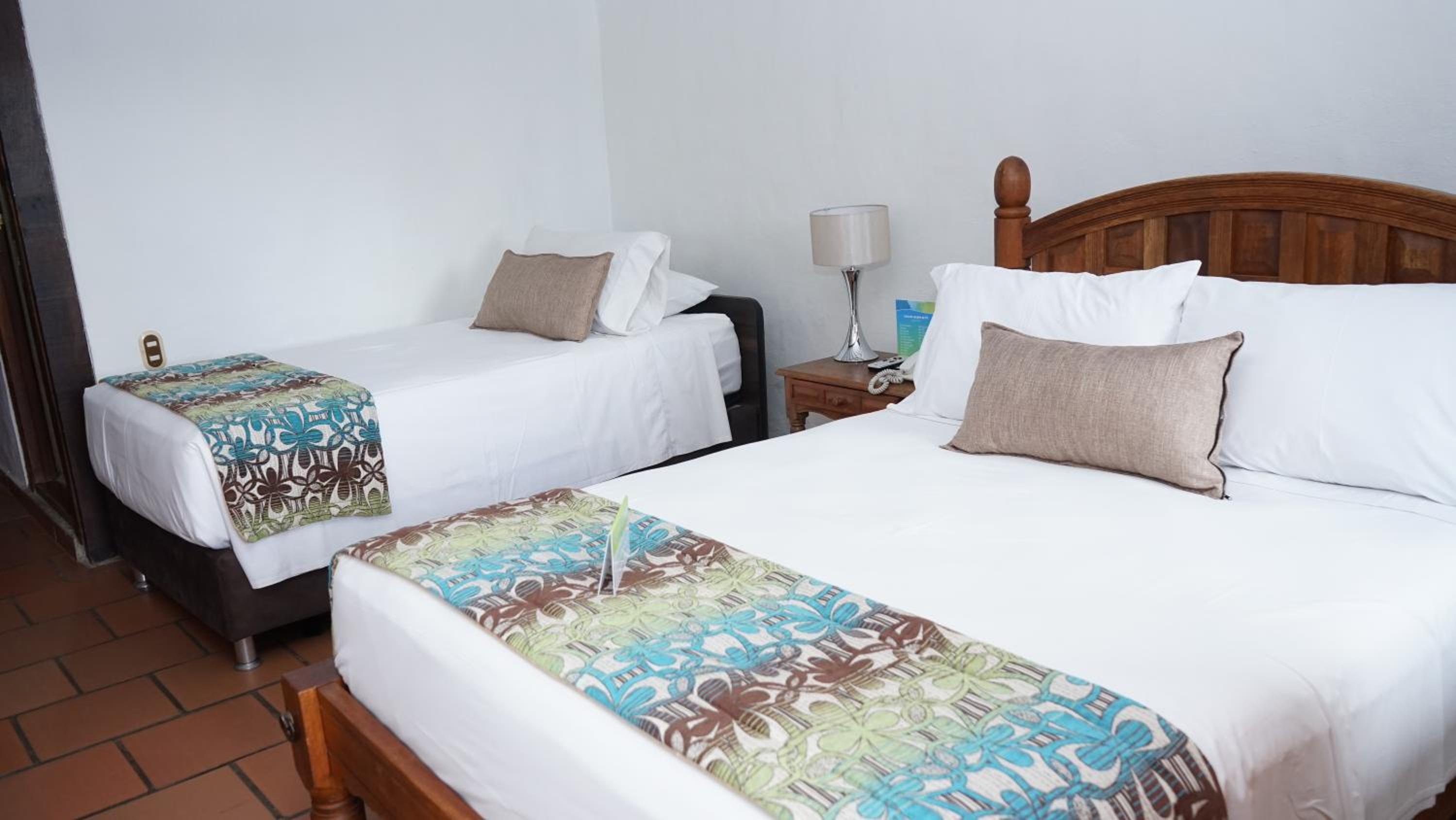Quadruple Room with Private Bathroom photo 1