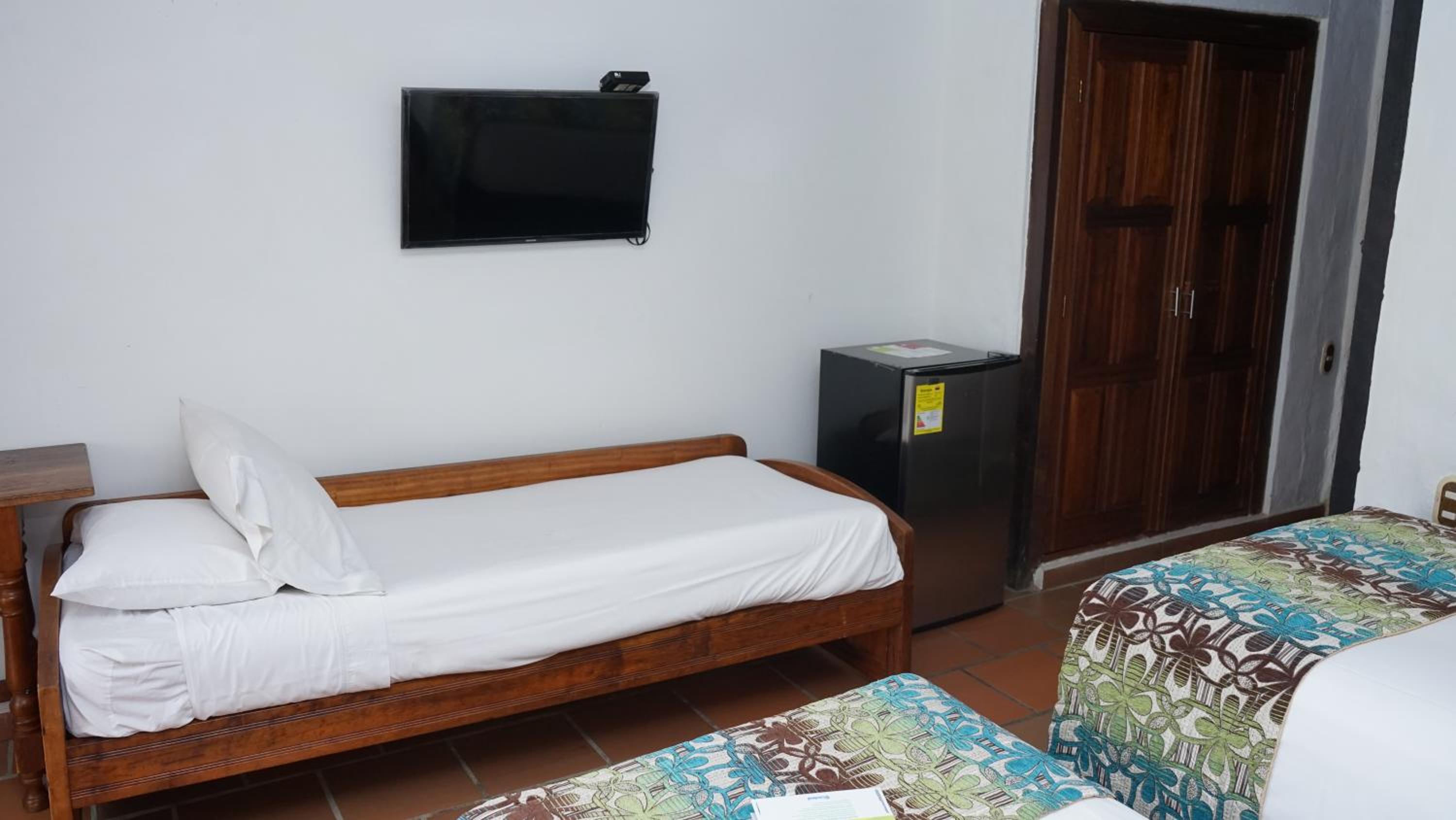 Quadruple Room with Private Bathroom photo 1