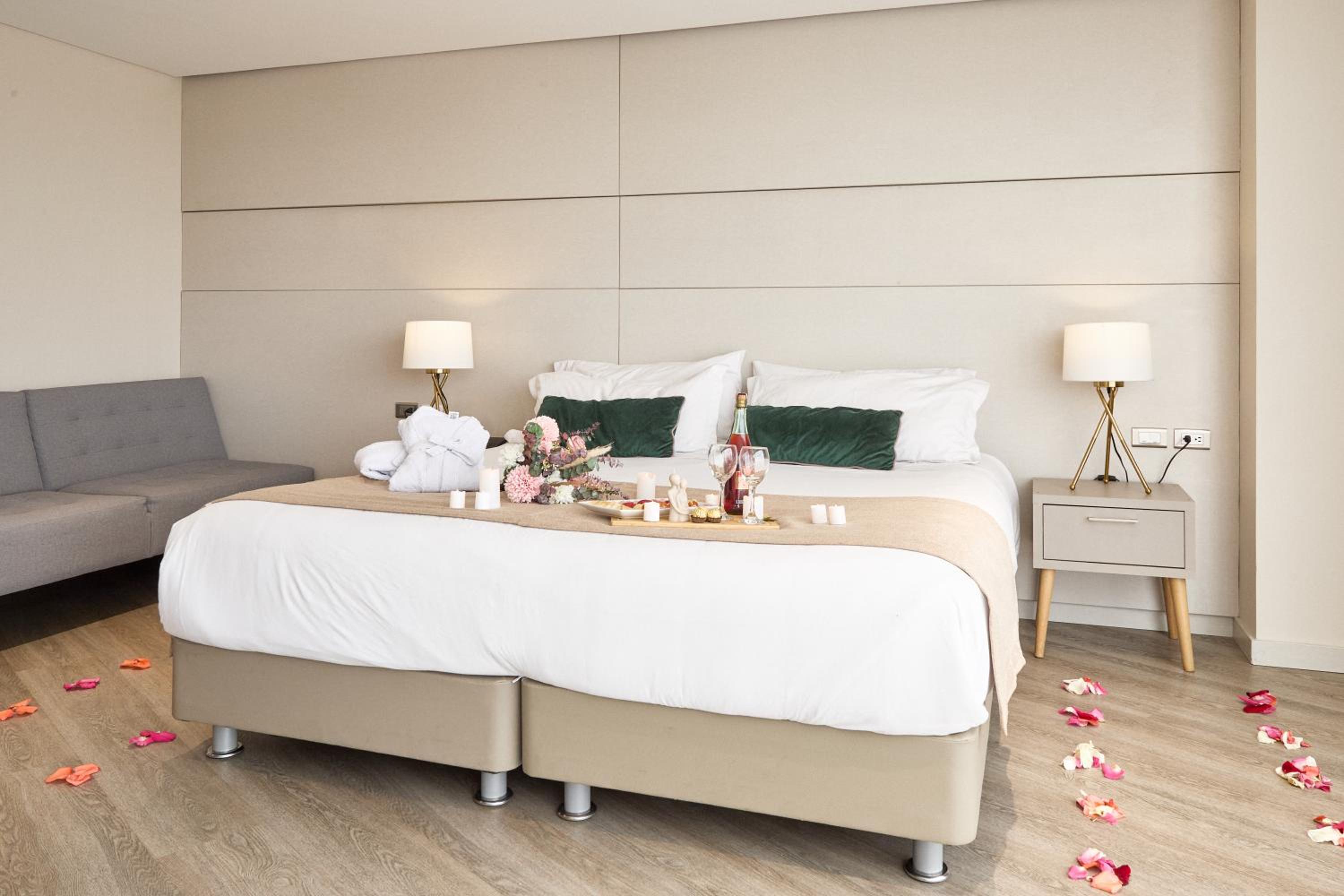 Double Room with Spa Bath photo 2