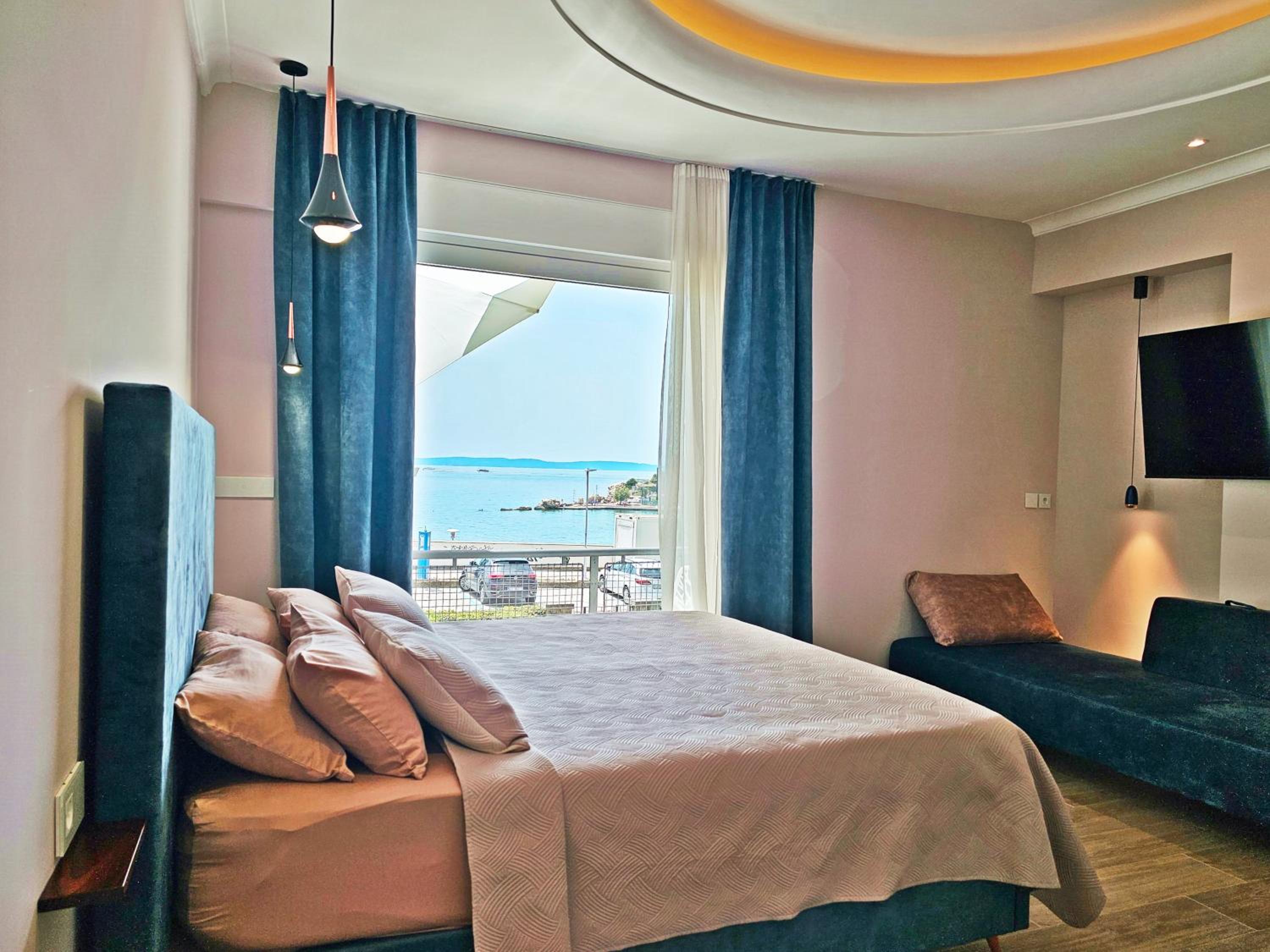 Deluxe Double Room with Balcony and Sea View