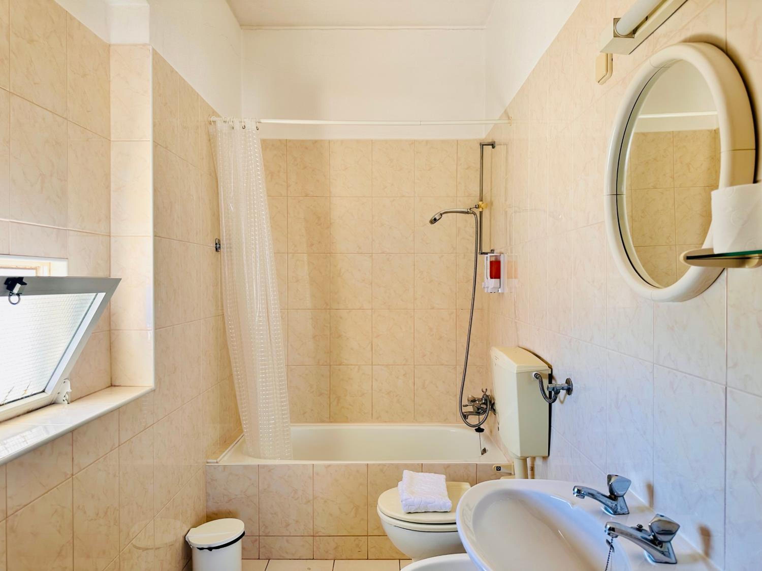 Deluxe Double or Twin Room with Sea View - Photo 5