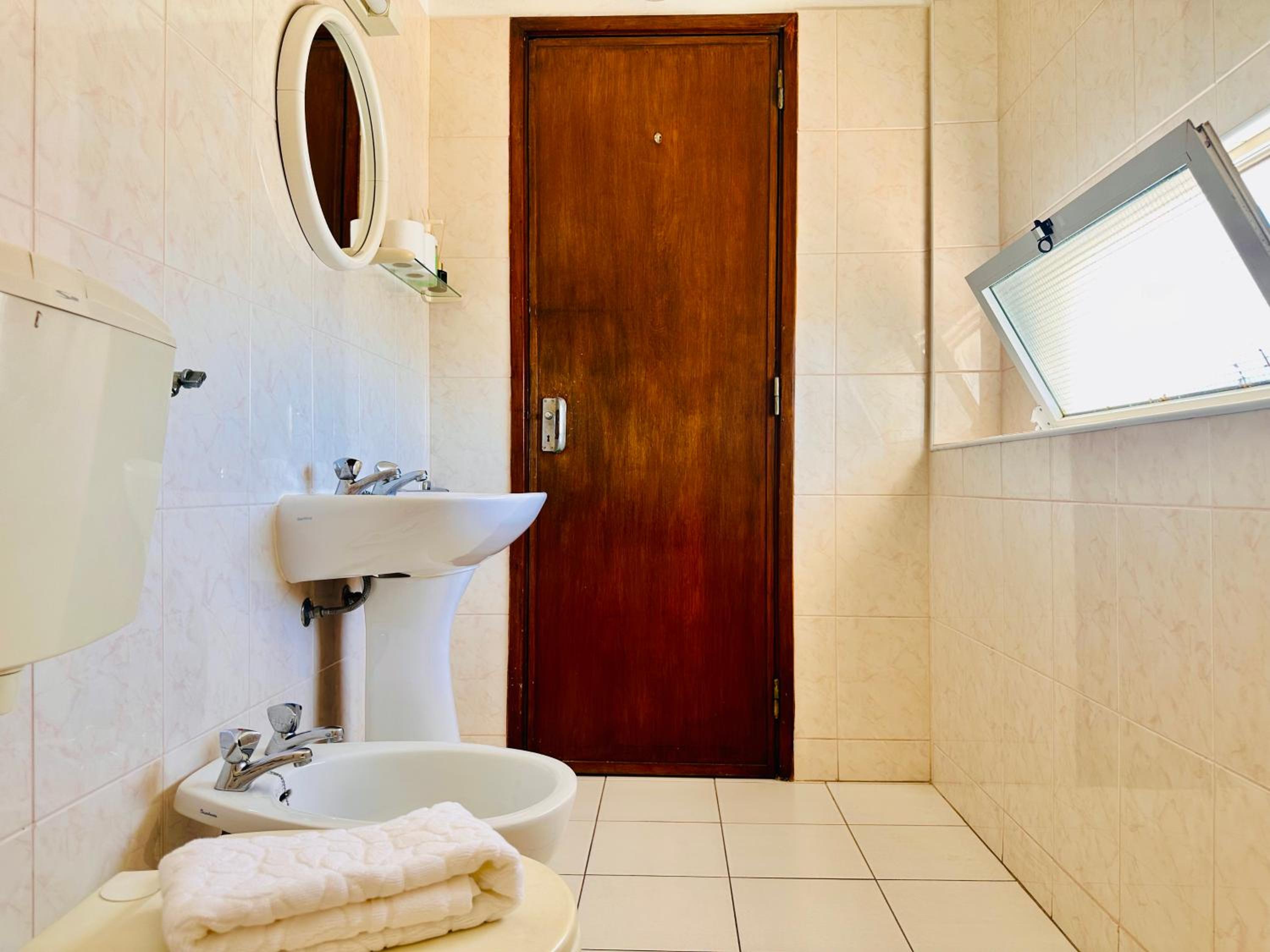 Deluxe Double or Twin Room with Sea View - Photo 4