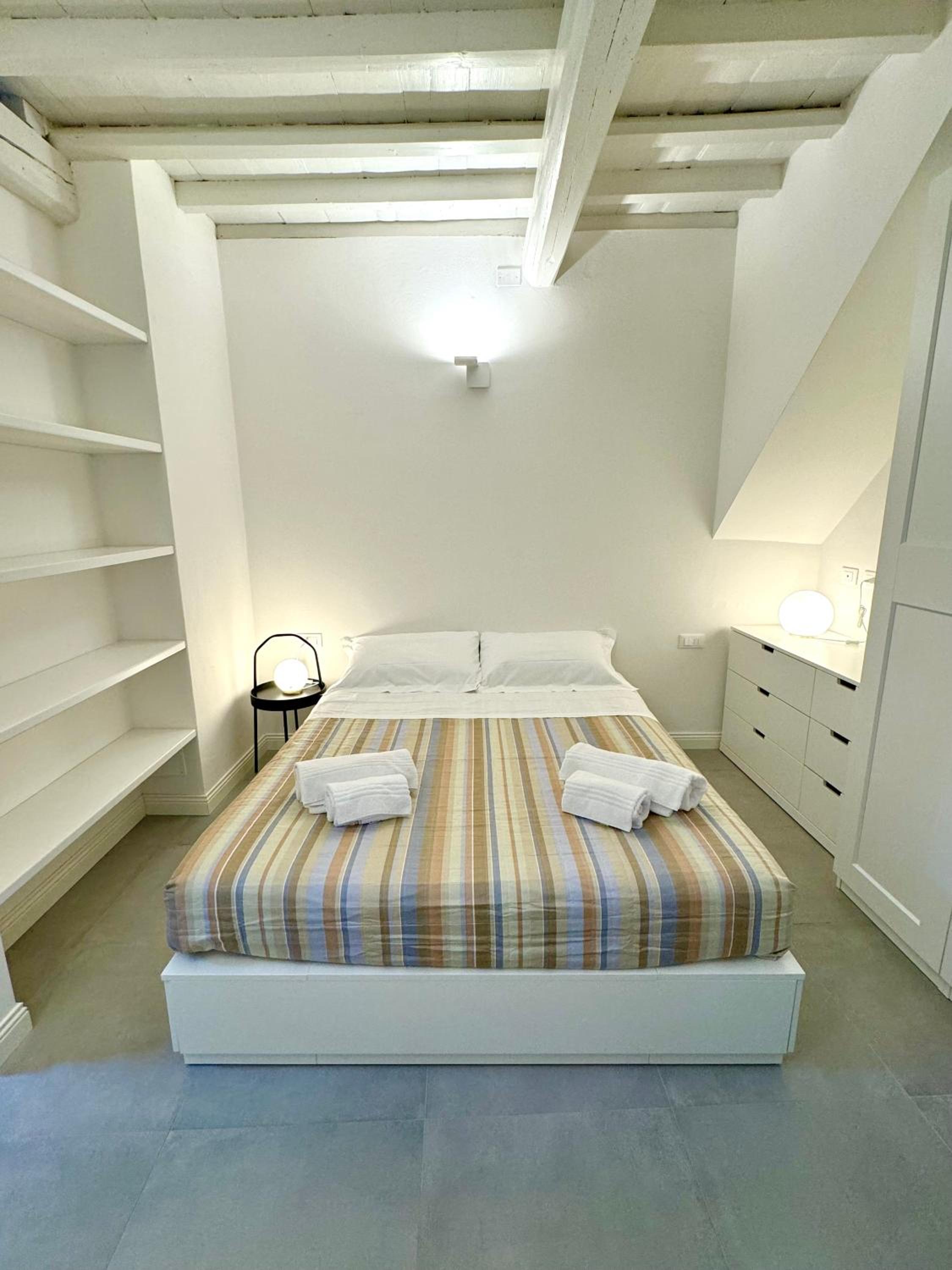 One-Bedroom Apartment photo 1