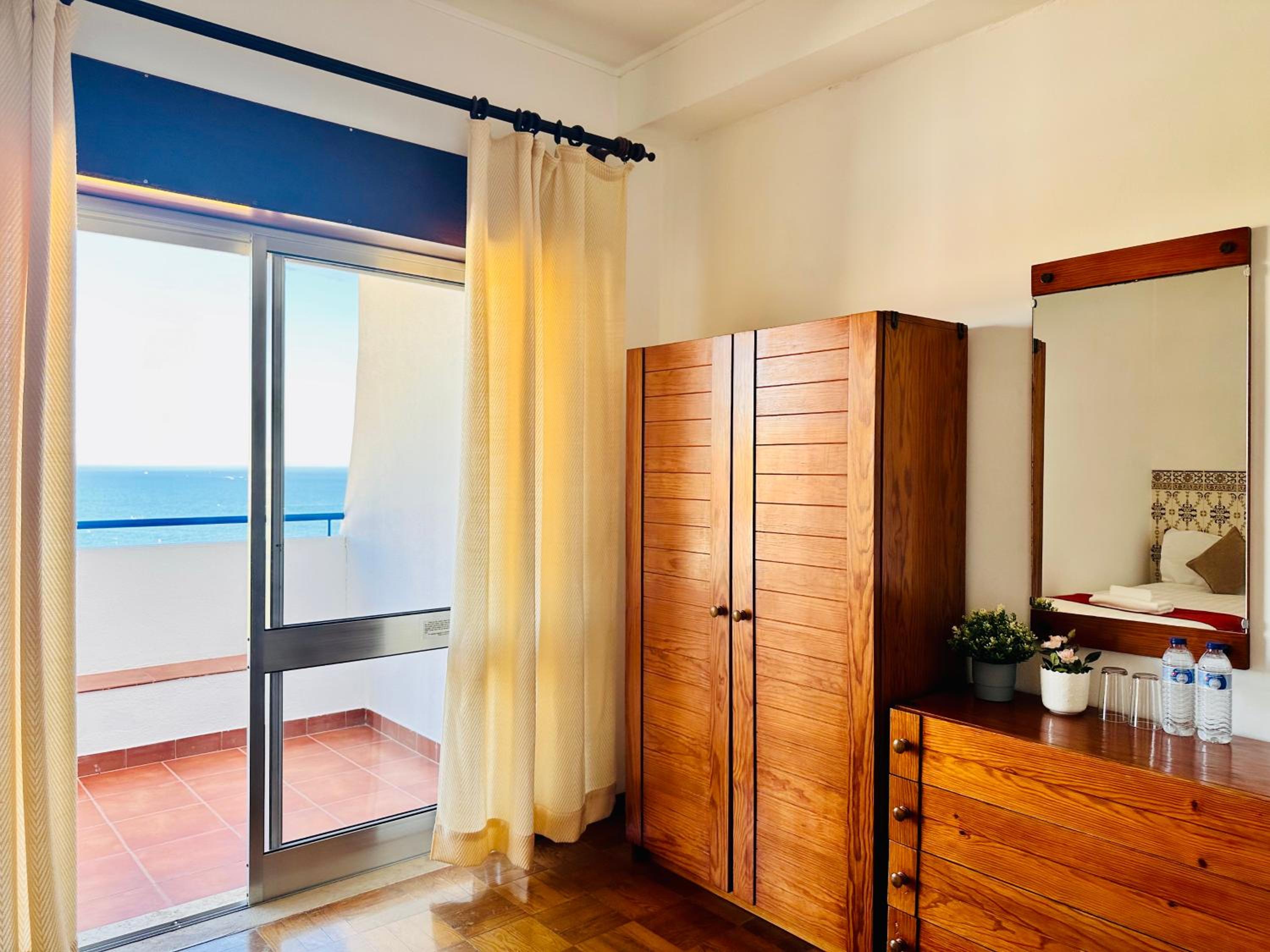 Superior Double or Twin Room with Sea View - Photo 3