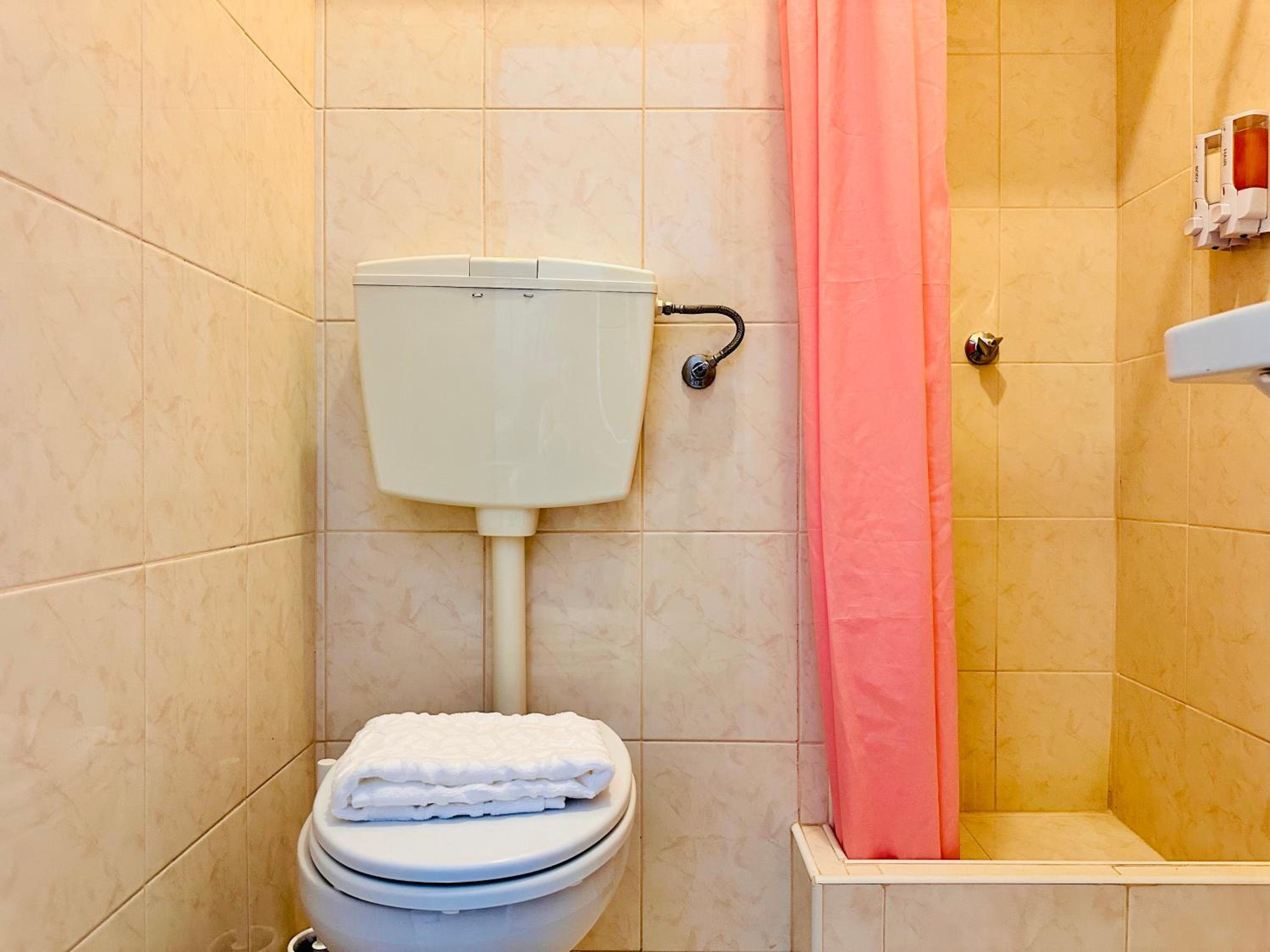 Large Double Room - Photo 4