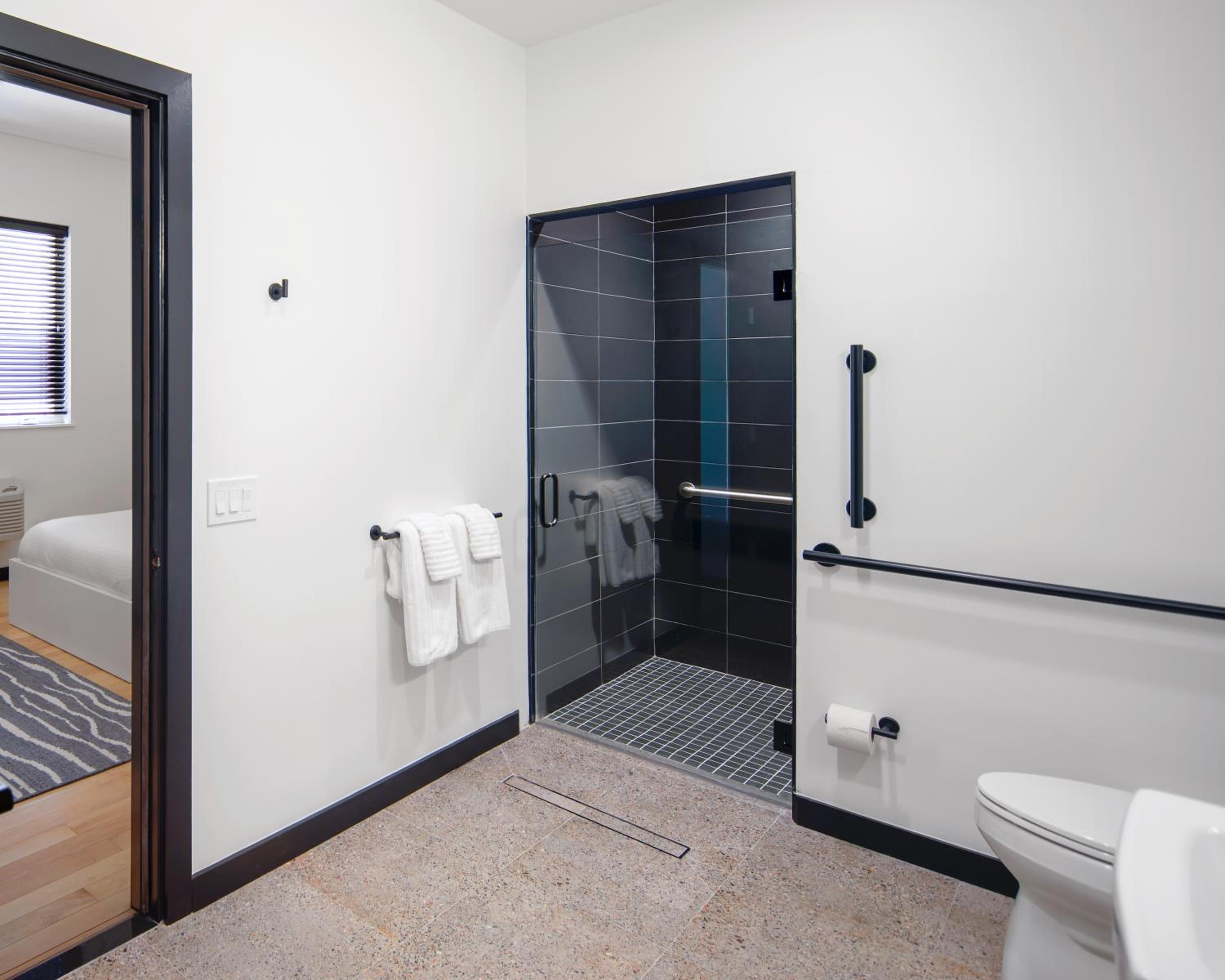 Queen Studio with Kitchenette (Self Check-in with Virtual Front Desk) - Photo 14