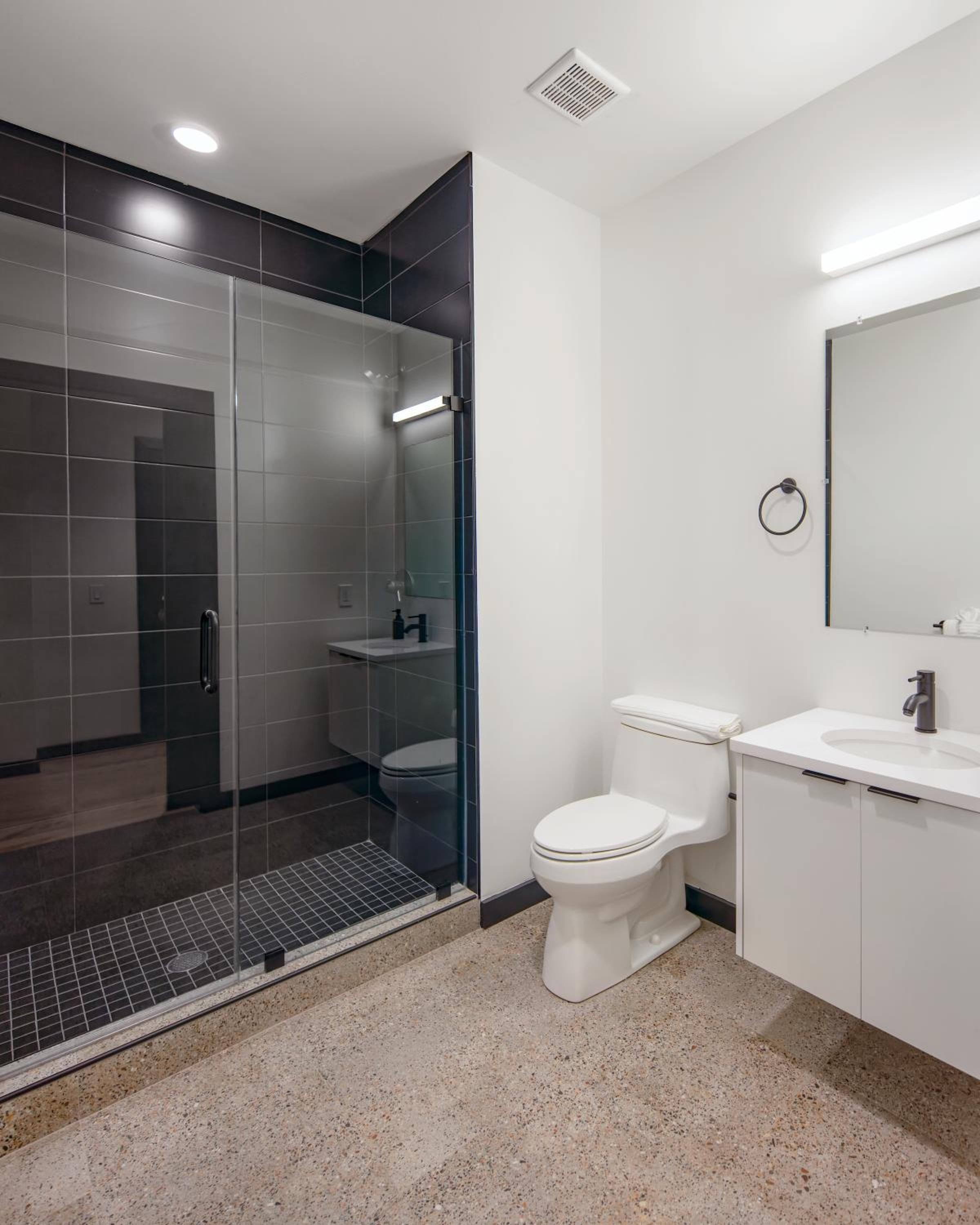 Queen Studio with Kitchenette (Self Check-in with Virtual Front Desk) - Photo 16