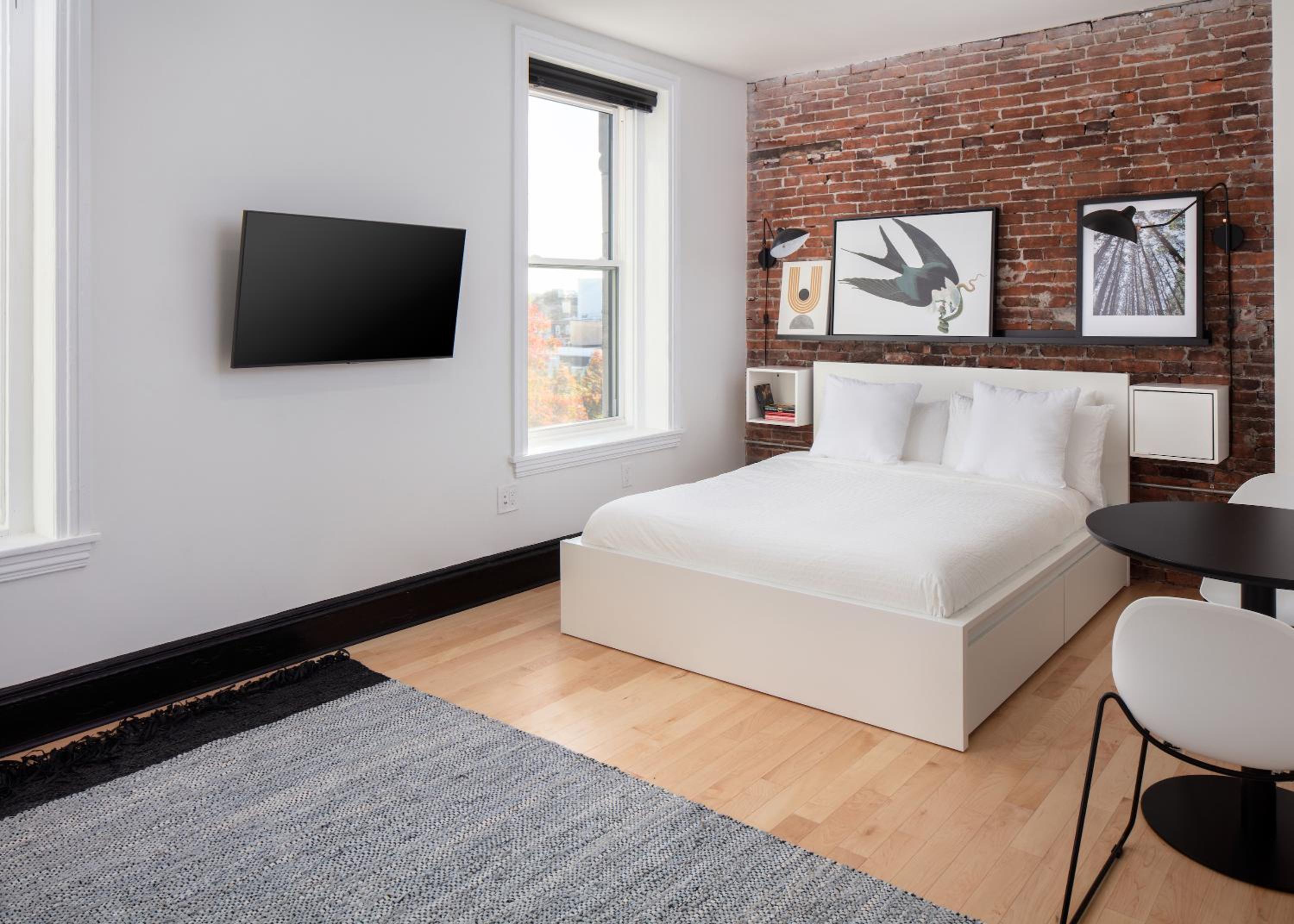 Queen Studio with Kitchenette (Self Check-in with Virtual Front Desk) - Photo 9