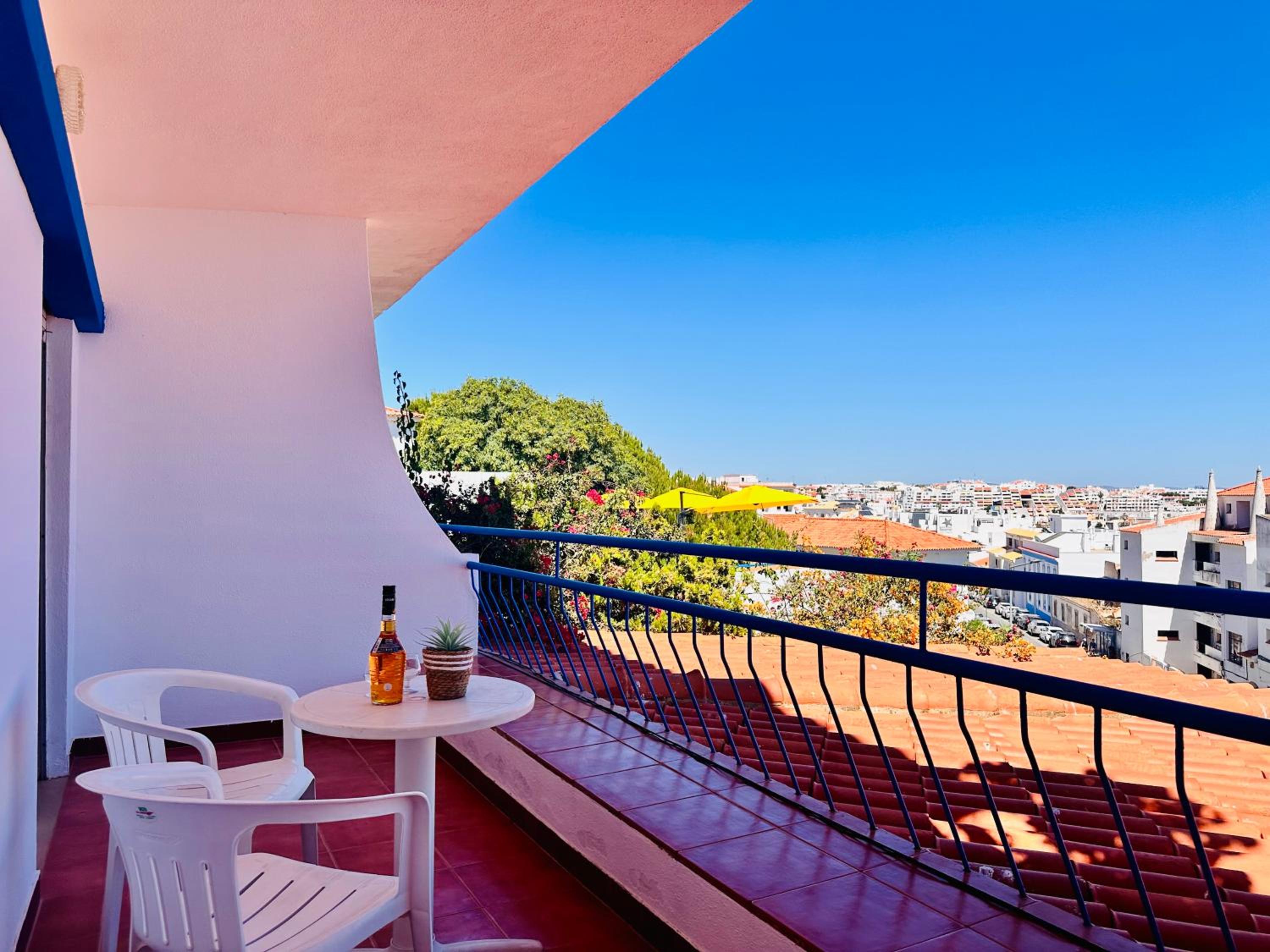 Double Room with Balcony and Sea View - Photo 5