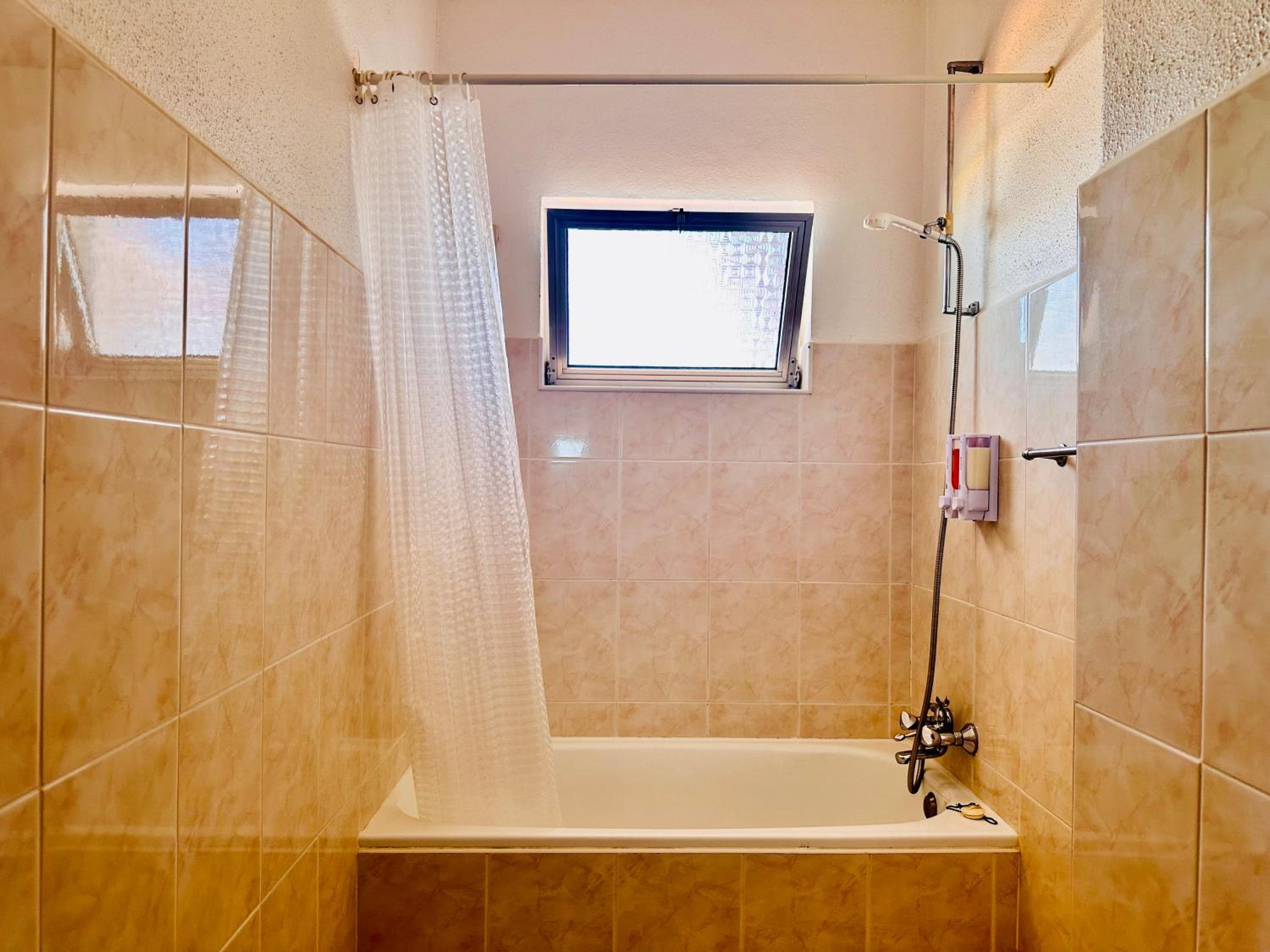 Double Room with Balcony and Sea View - Photo 7