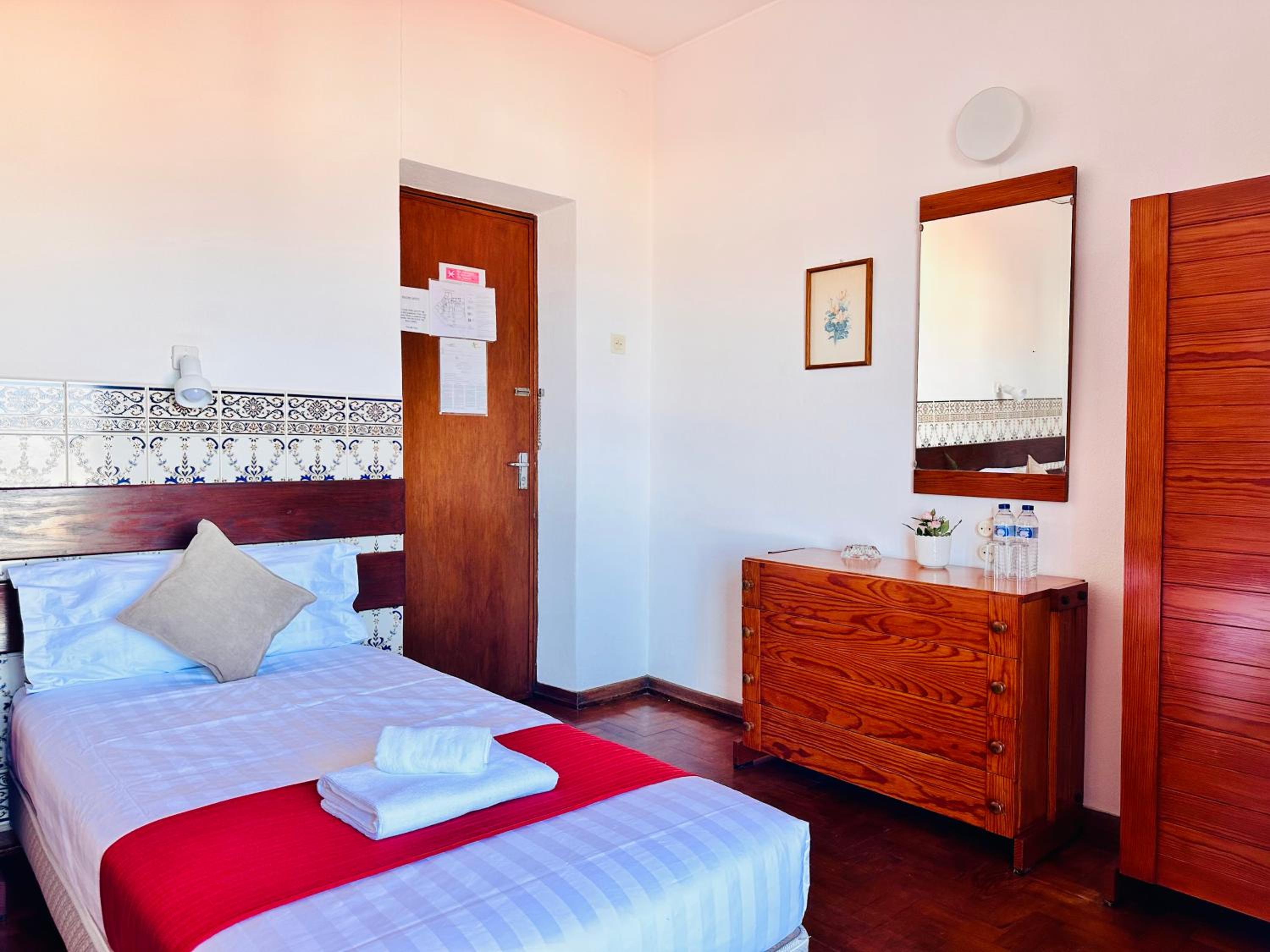 Double Room with Balcony and Sea View - Photo 4