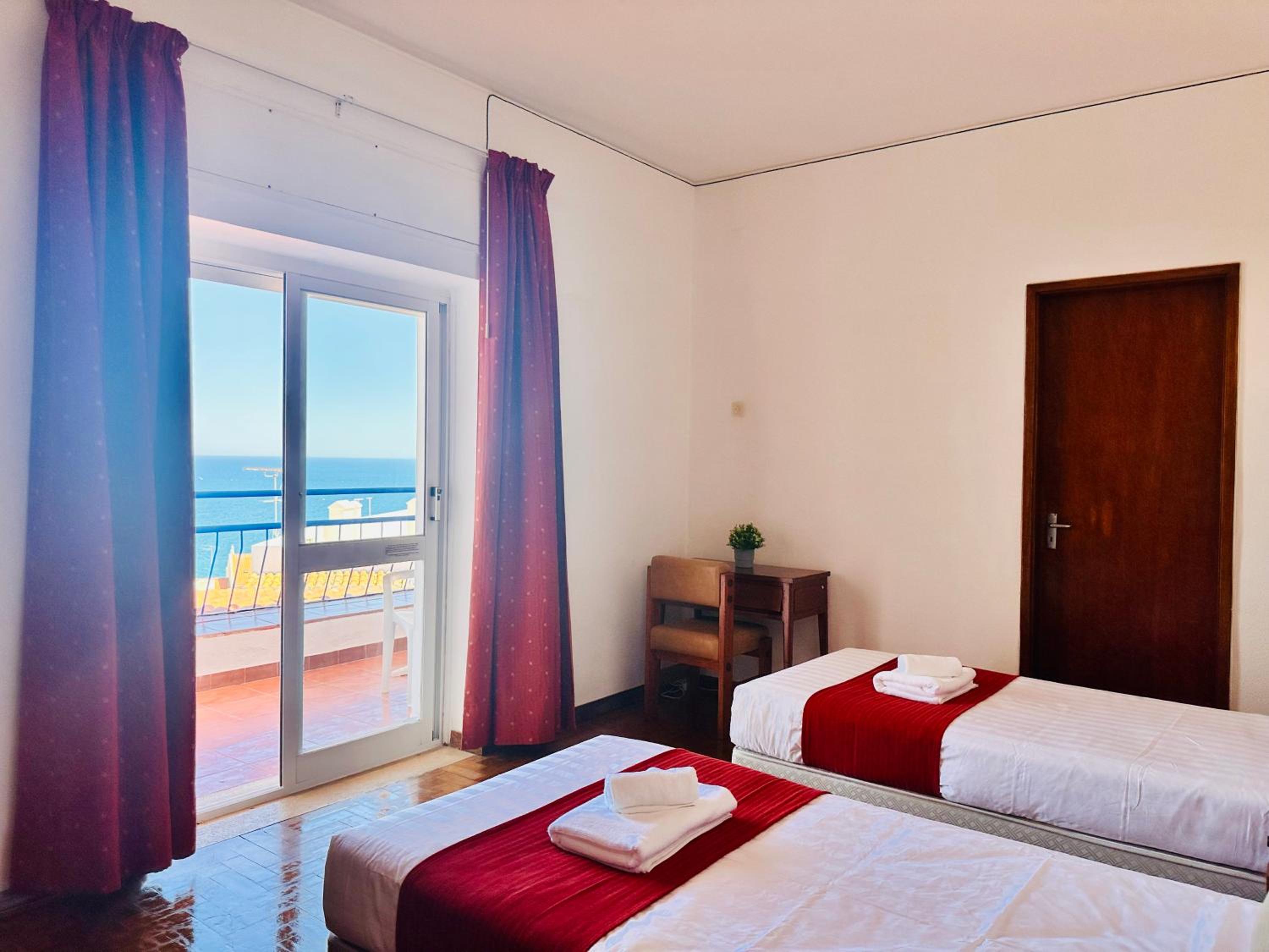 Double Room with Balcony and Sea View - Photo 1