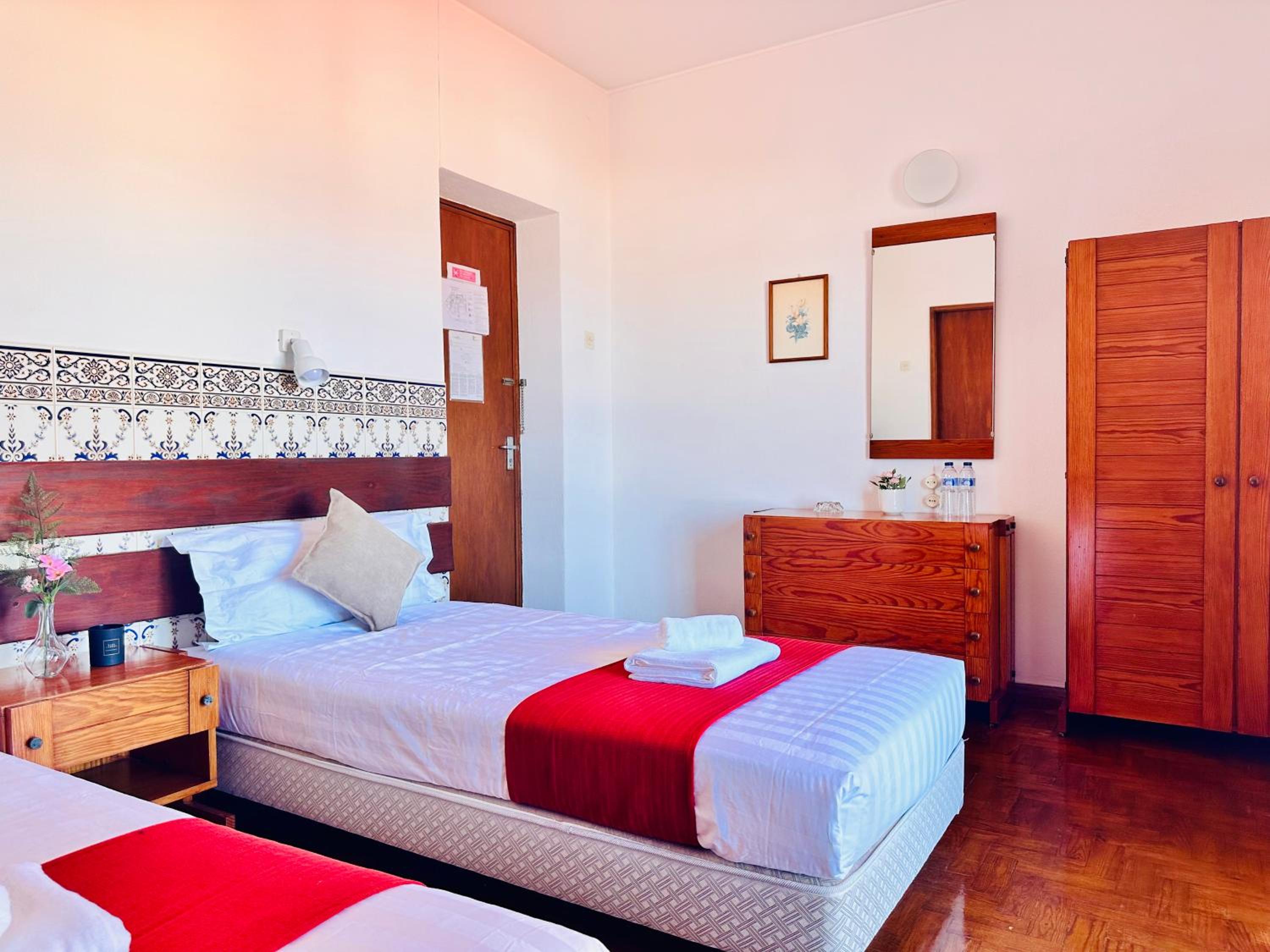 Double Room with Balcony and Sea View - Photo 3