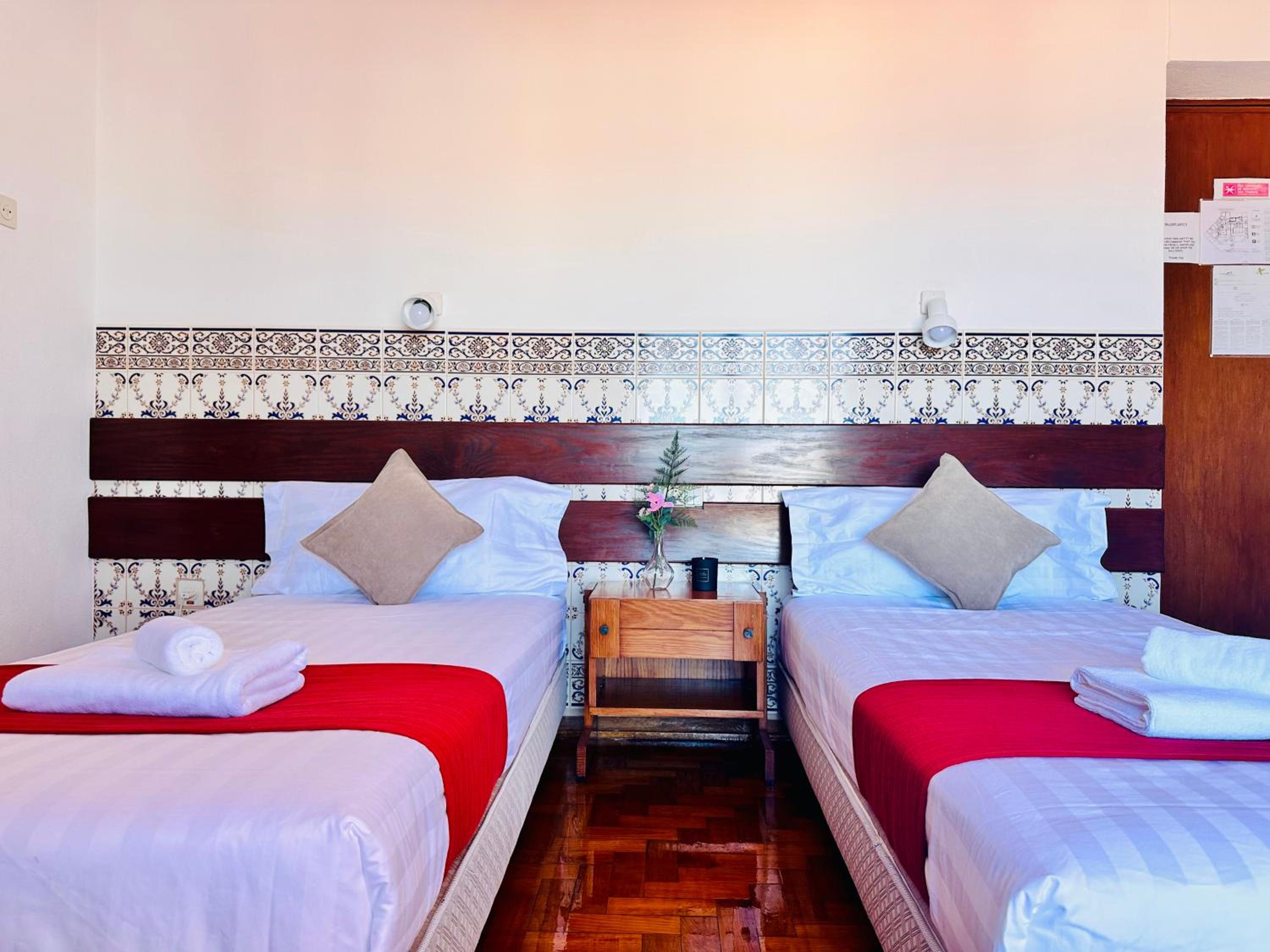Double Room with Balcony and Sea View - Photo 9