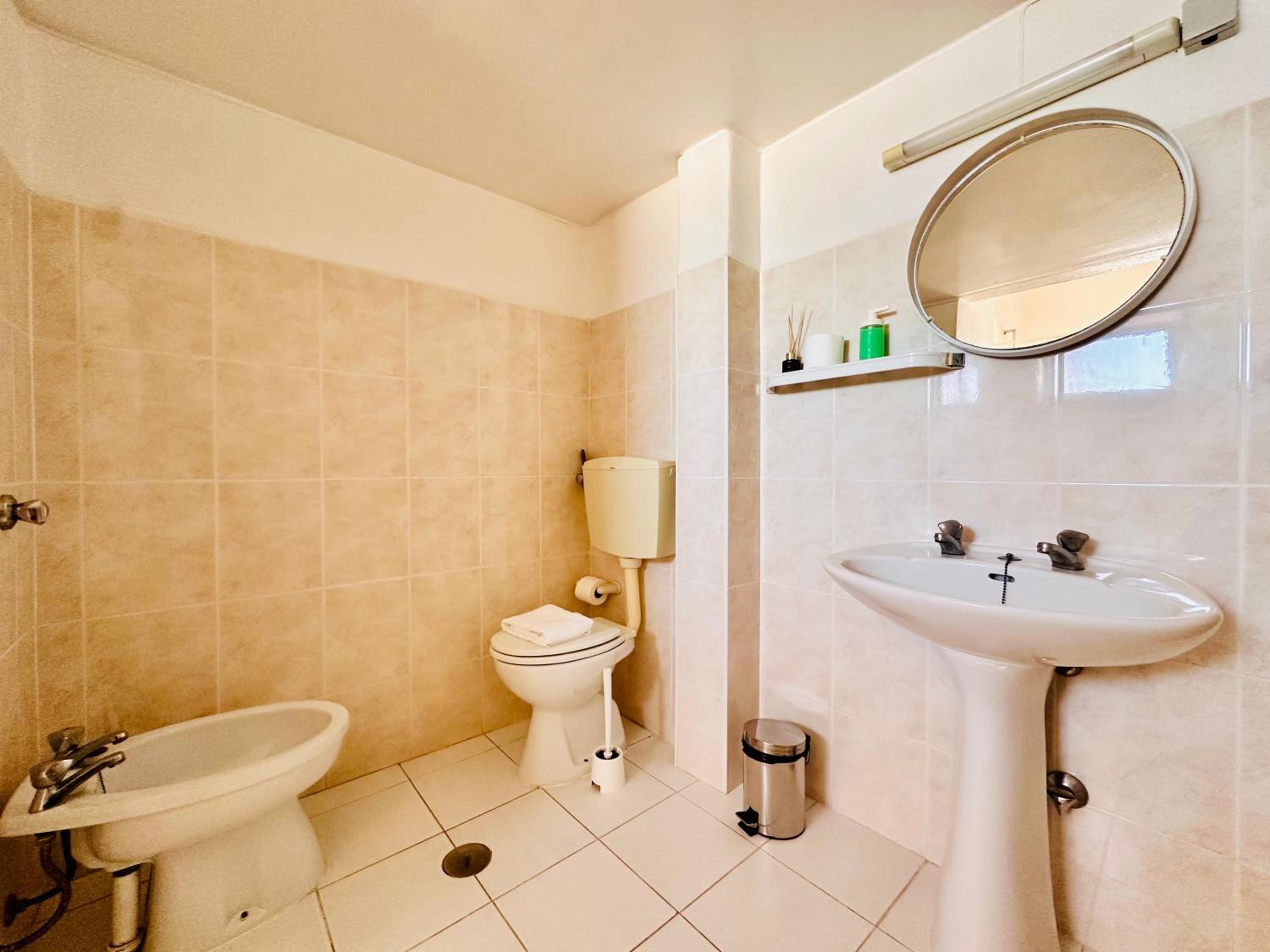 Double Room with Balcony and Sea View - Photo 8