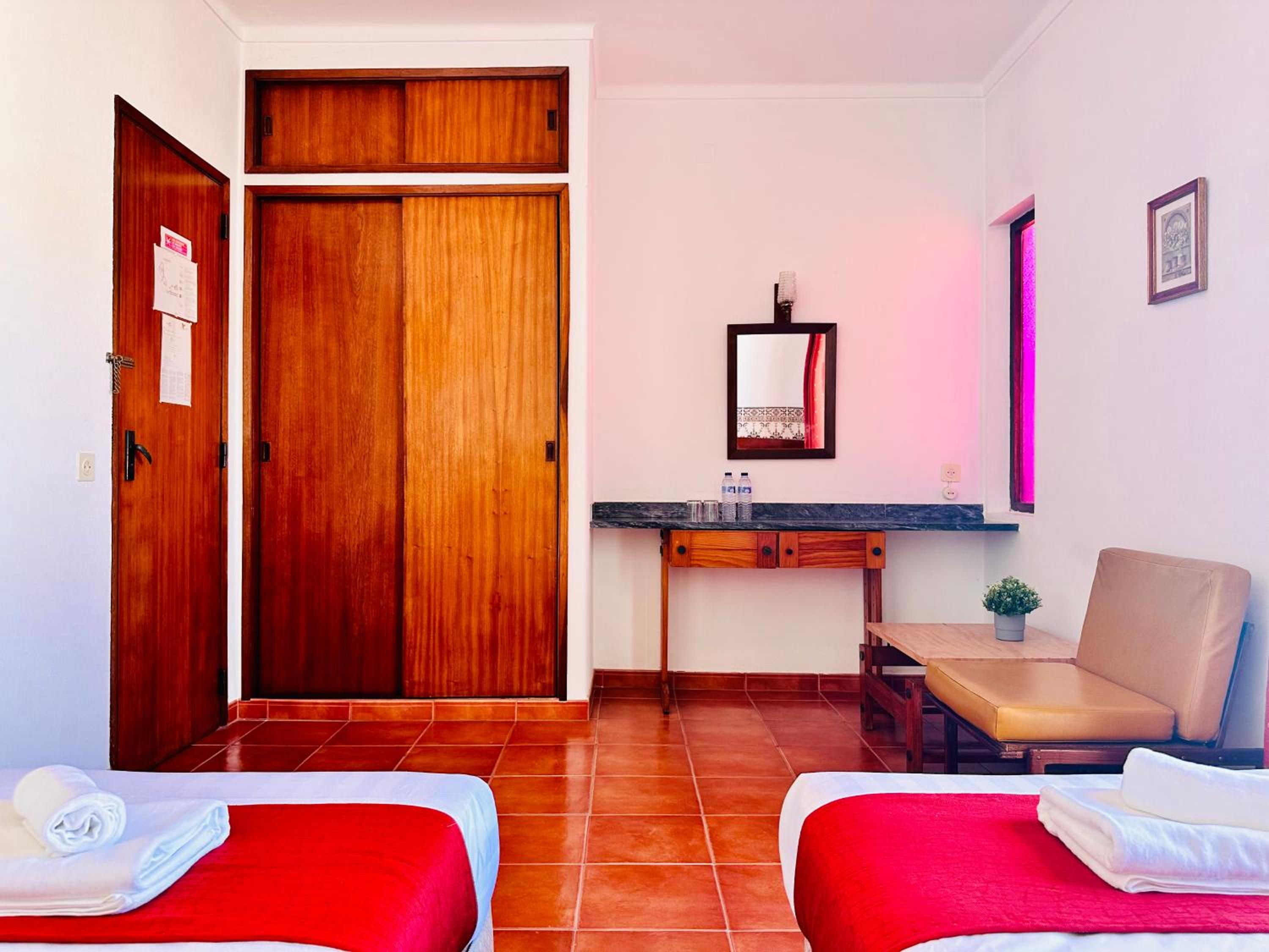 Twin Room with Terrace - Photo 3