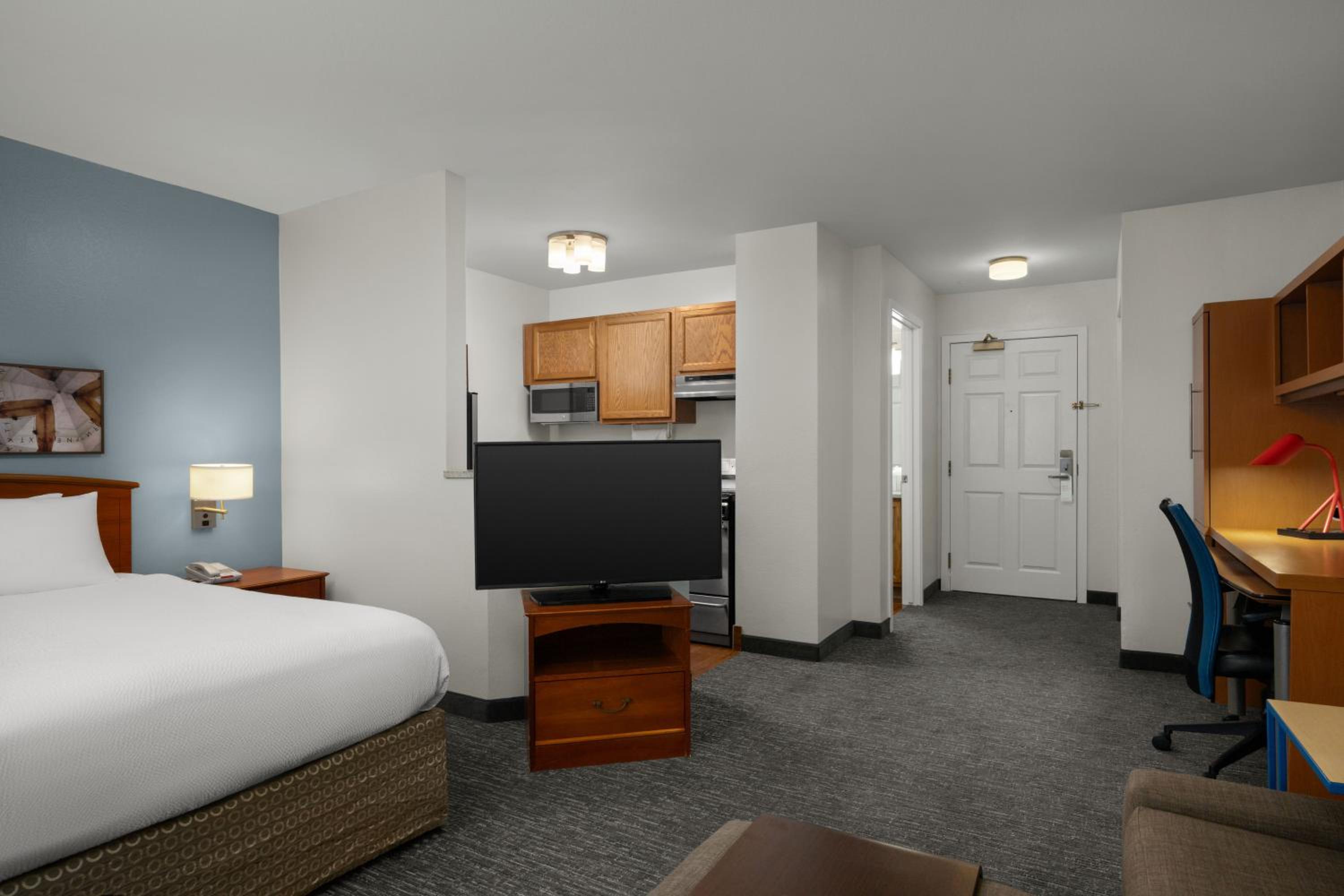 Queen Studio with Sofa Bed - Hearing Accessible