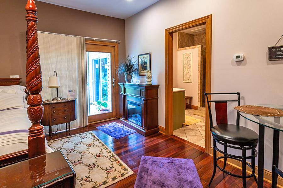 King Suite with Spa Bath photo 2