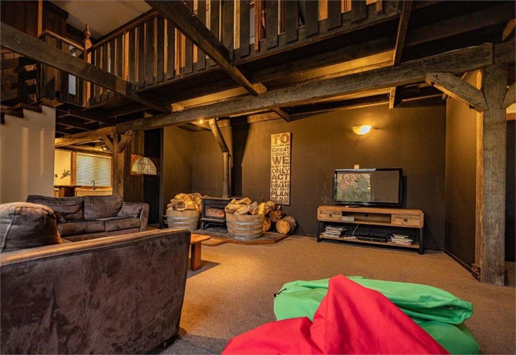 Five-Bedroom House photo 1