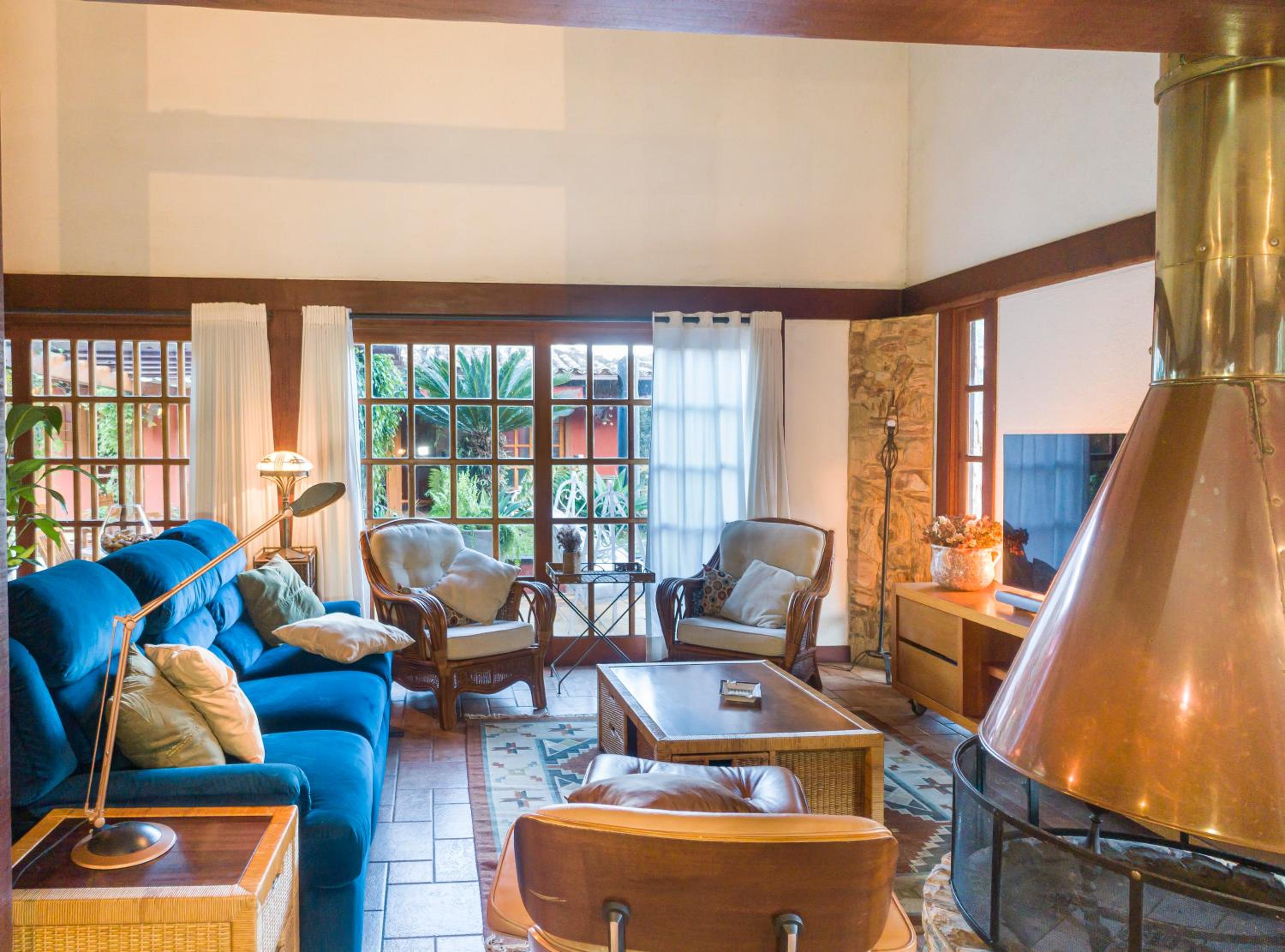 Six-Bedroom House photo 1