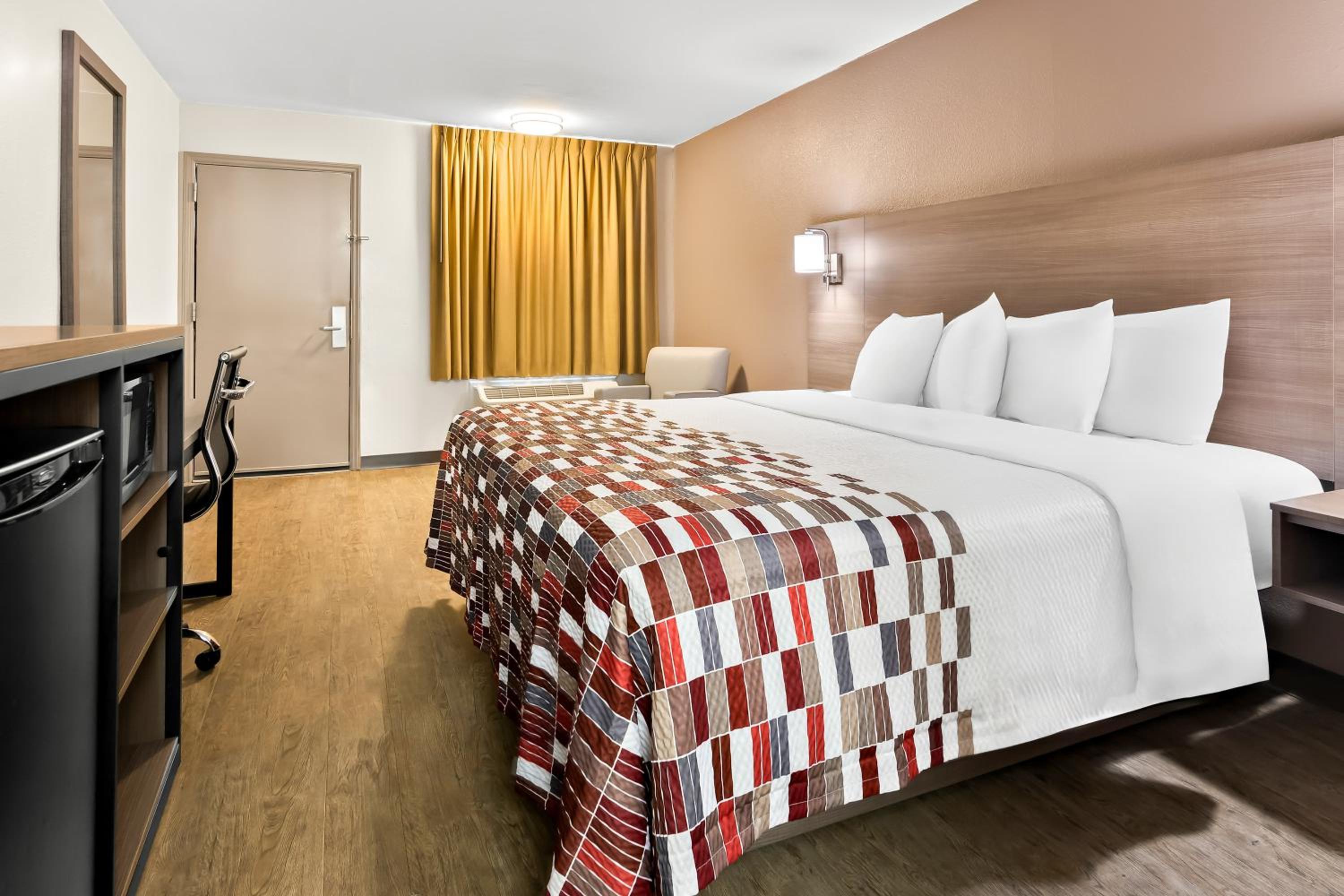 Deluxe King Room - Non-Smoking