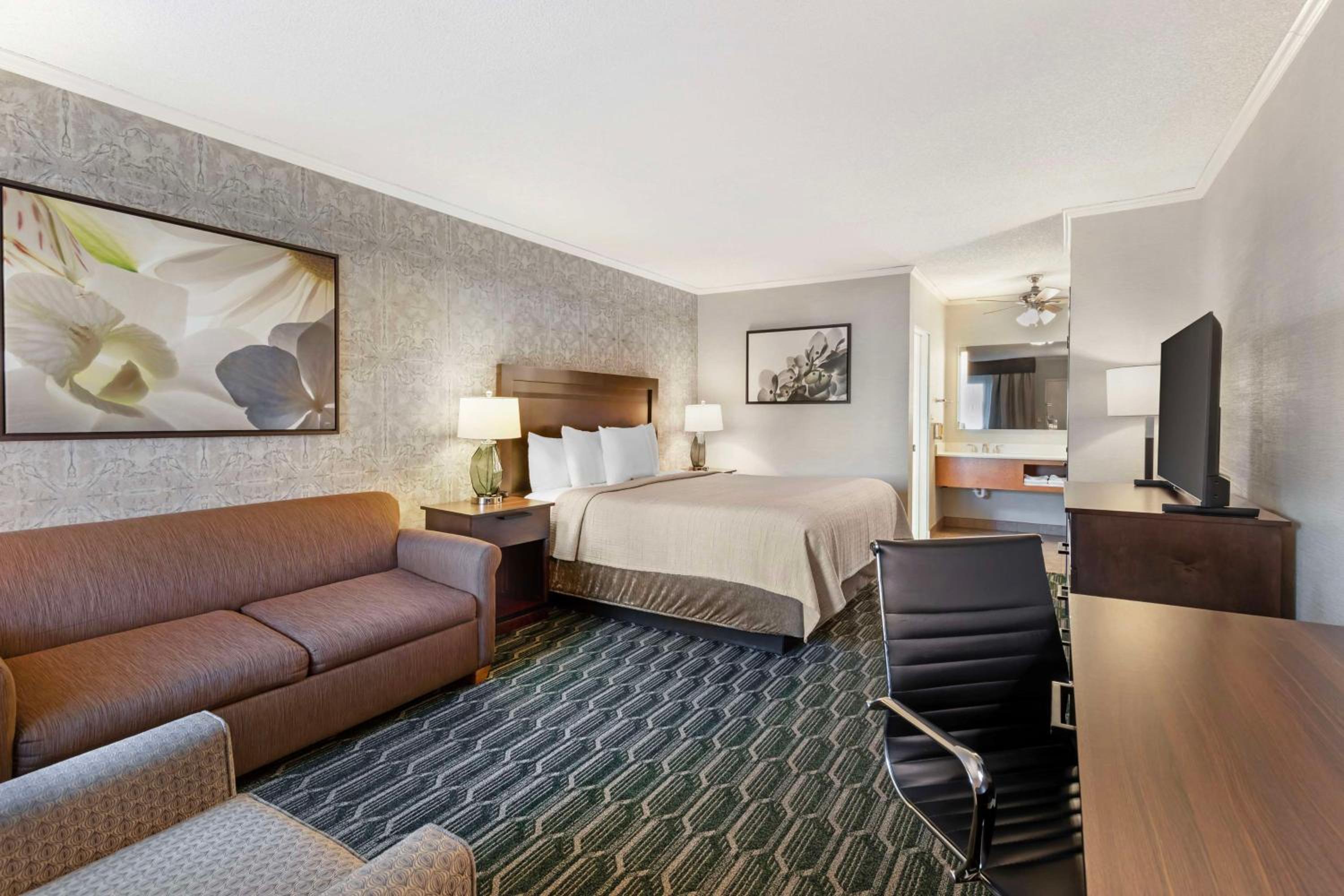 King Room with Sofa Bed - Non-Smoking - Photo 1