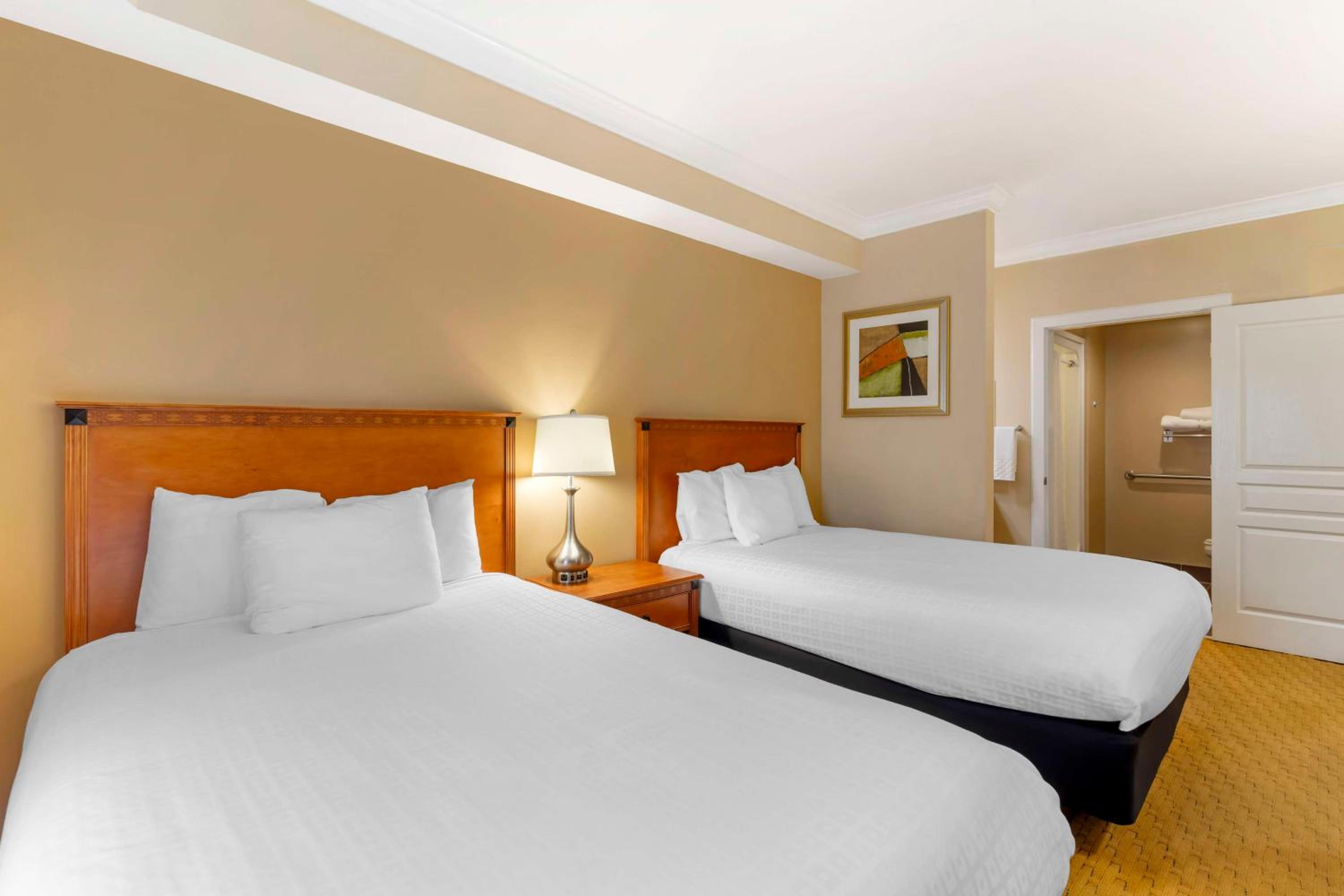 Double Room with Two Double Beds and Walk-In Shower - Disability Access/Non-Smoking - Photo 3