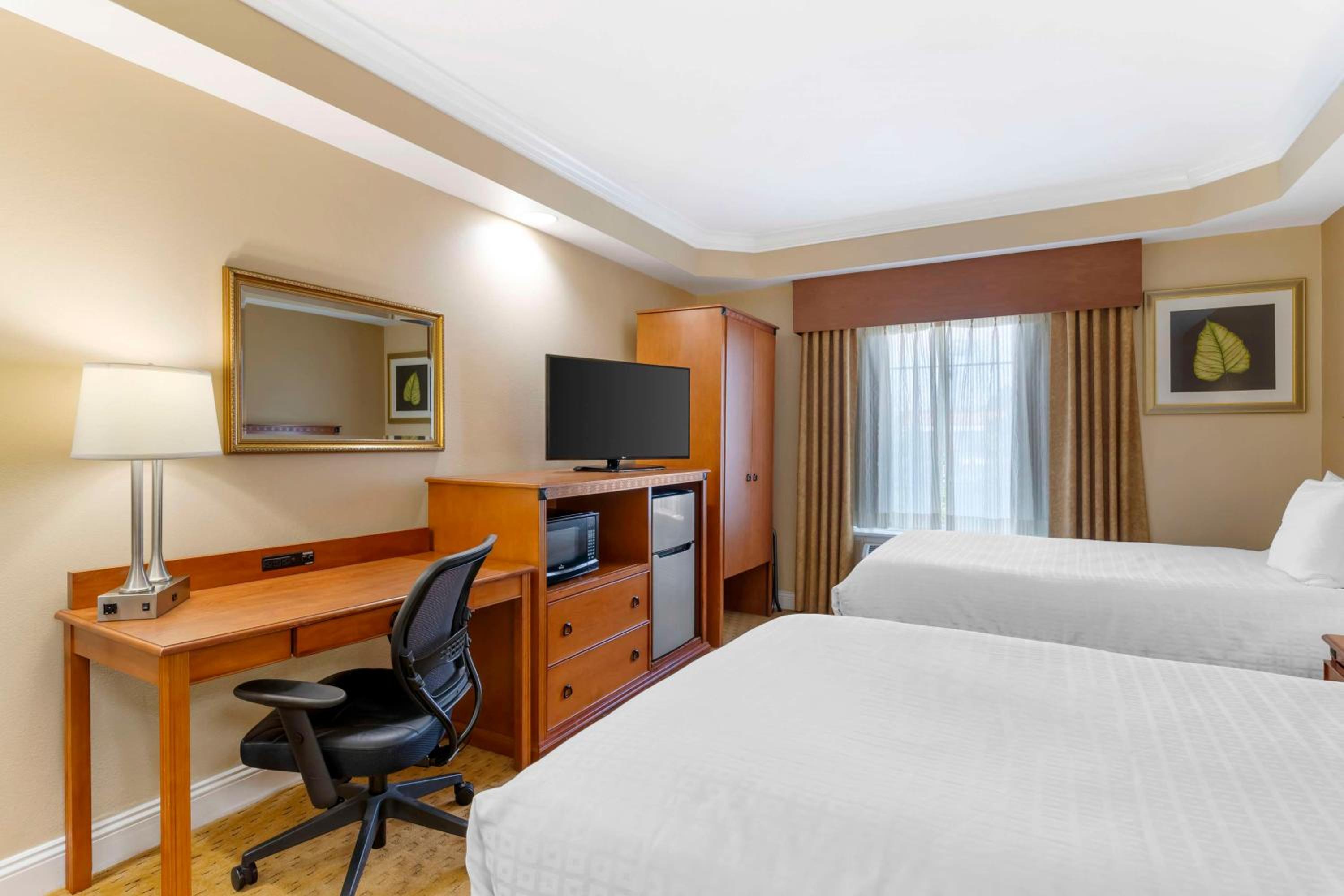 Double Room with Two Double Beds - Photo 3