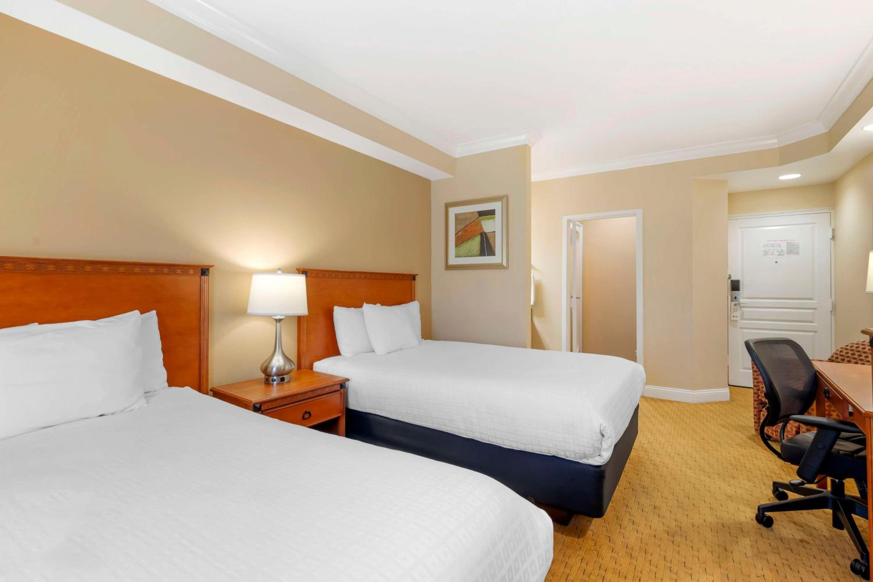 Double Room with Two Double Beds - Photo 4