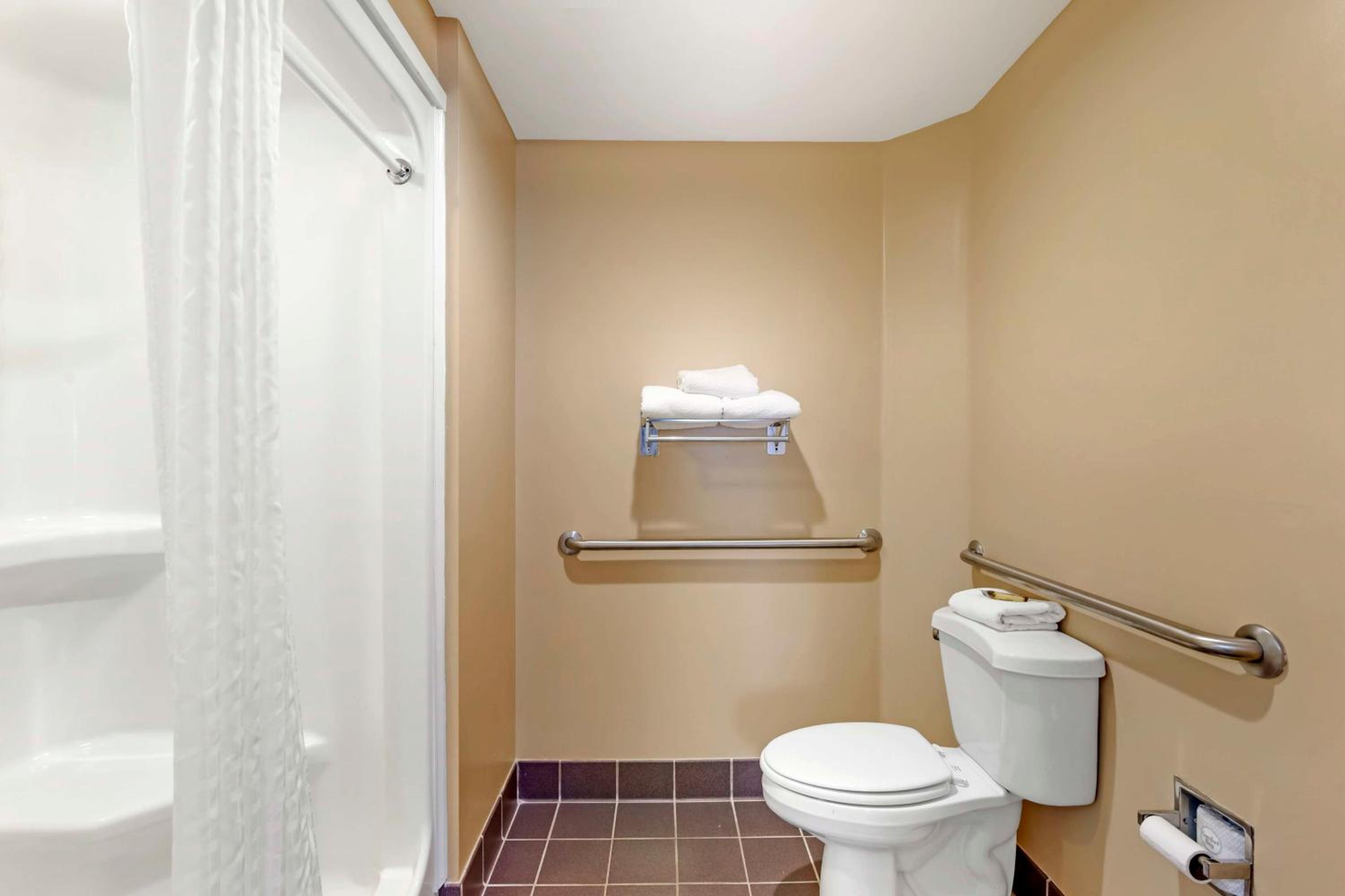 Double Room with Two Double Beds and Walk-In Shower - Disability Access/Non-Smoking - Photo 4