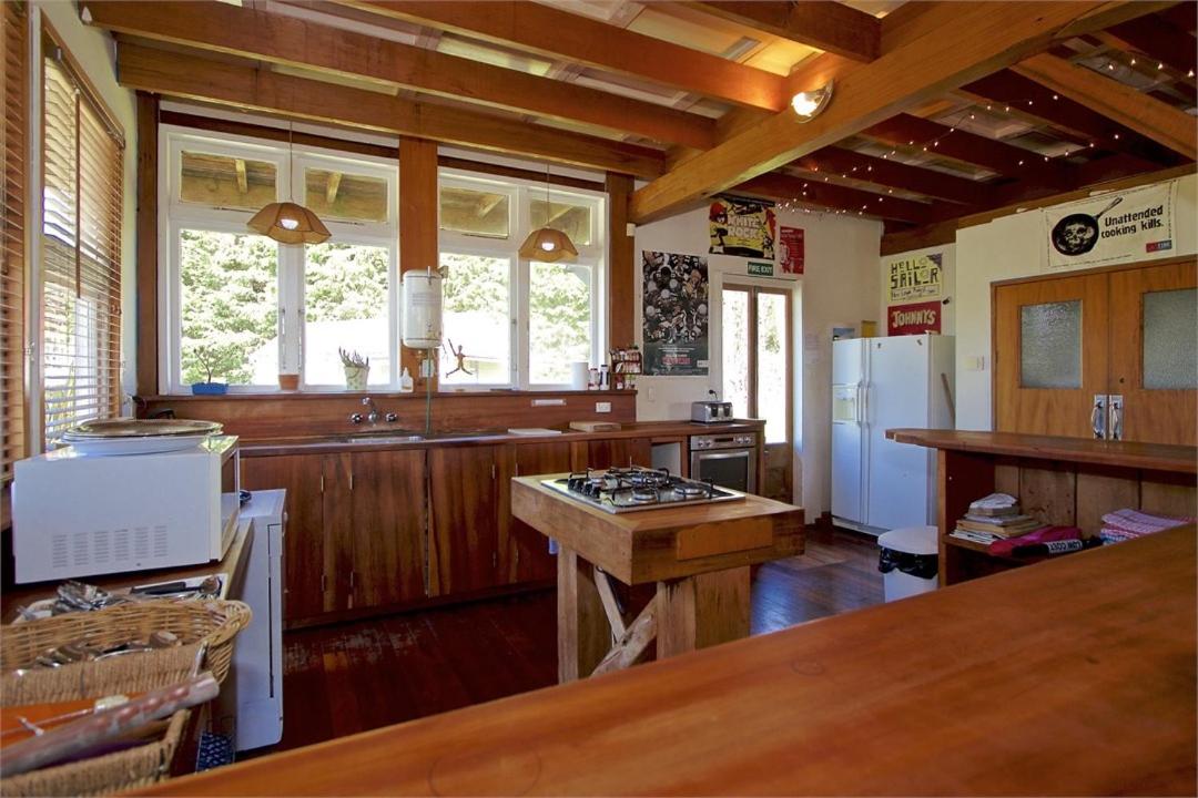 Eight-Bedroom House photo 2