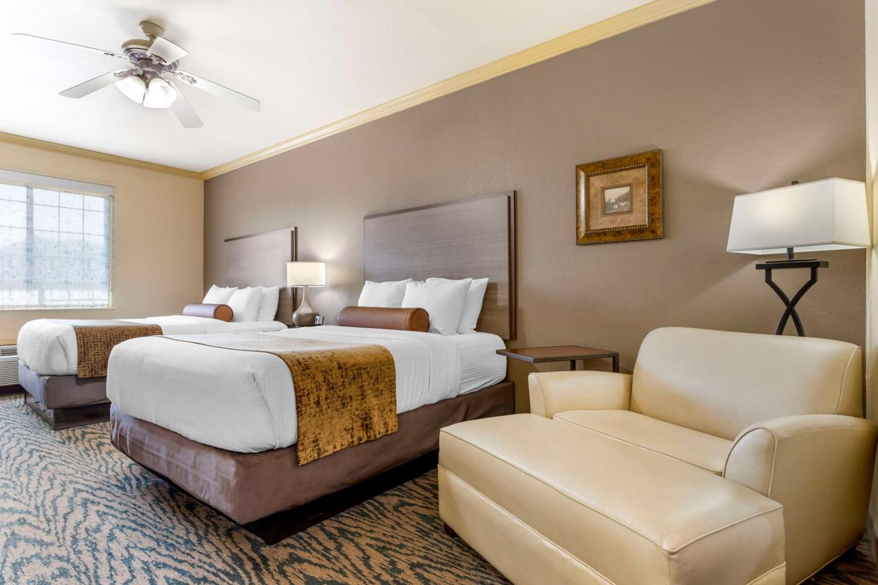Queen Suite with Queen Beds - Non-Smoking