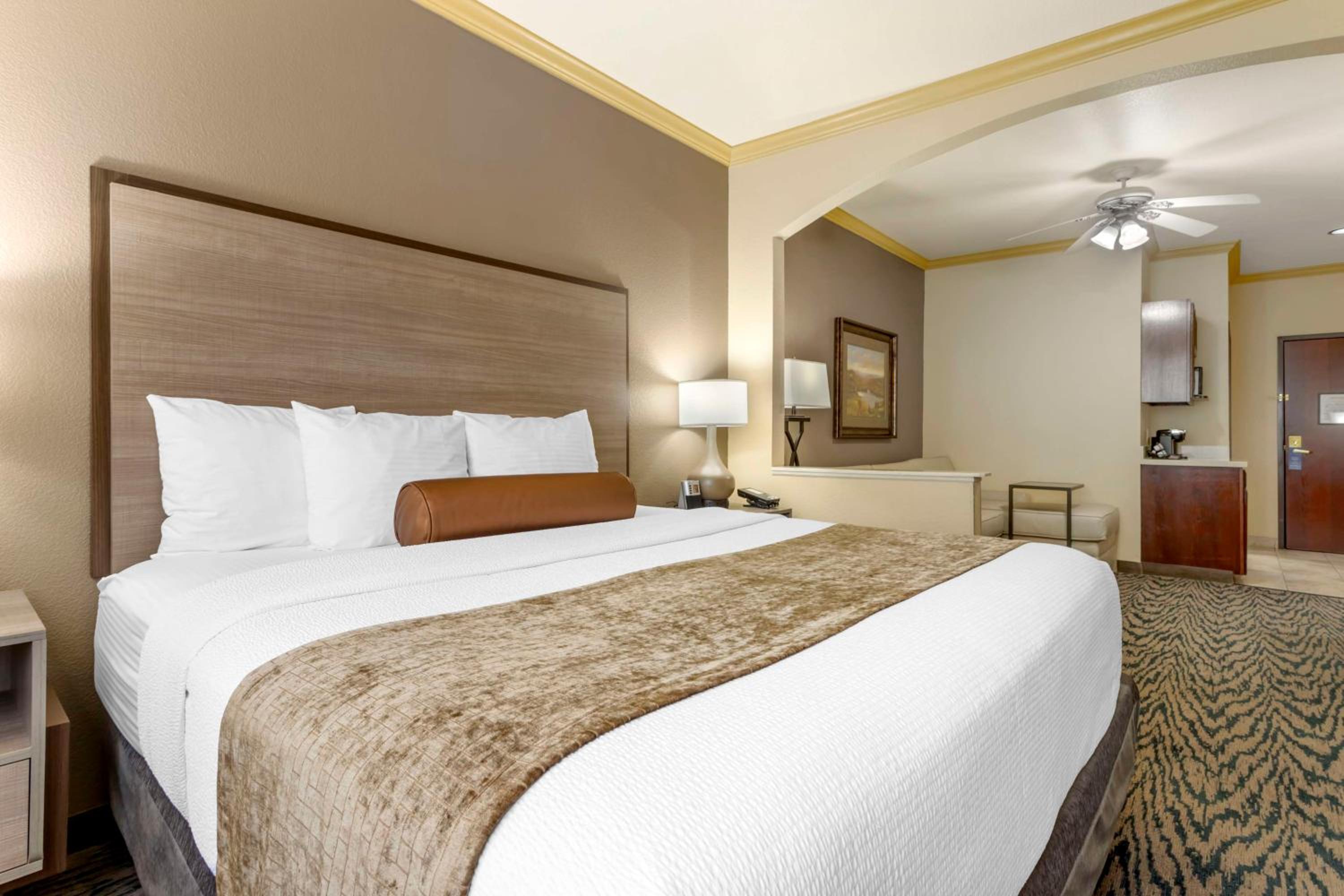 King Suite - Disability Access/Non-Smoking