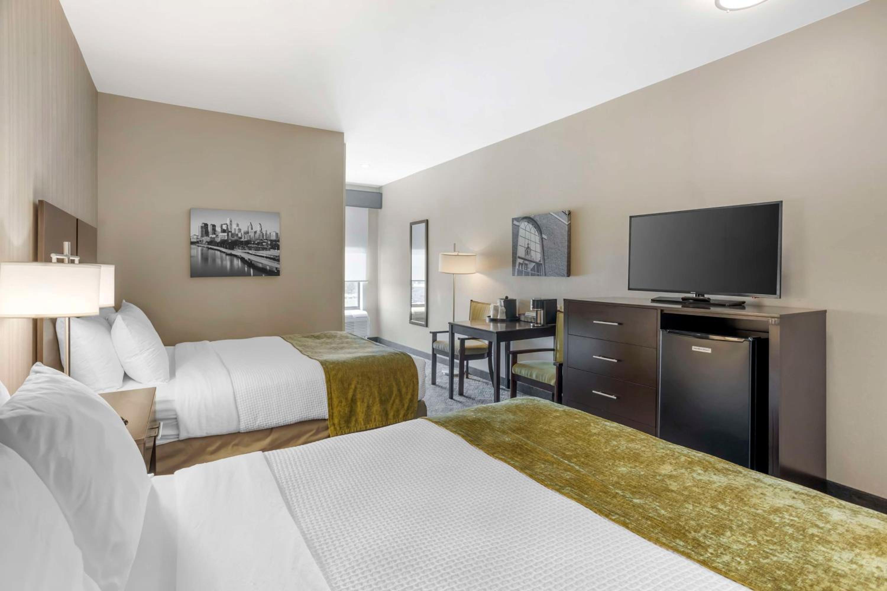 Queen Room with Two Queen Beds and Roll-In Shower - Disability Access/Non-Smoking photo 3